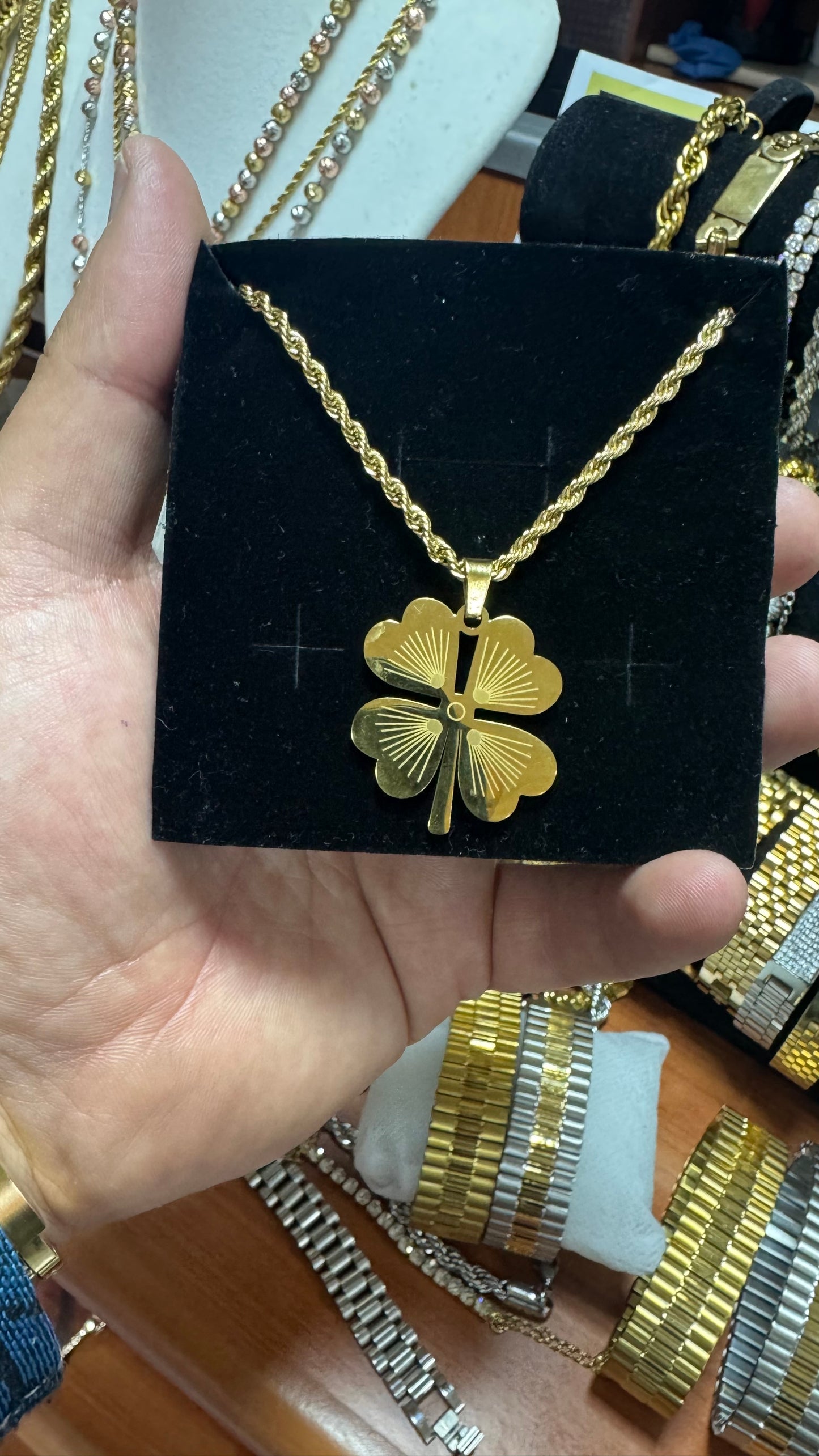 Collanina con ciondolo *47