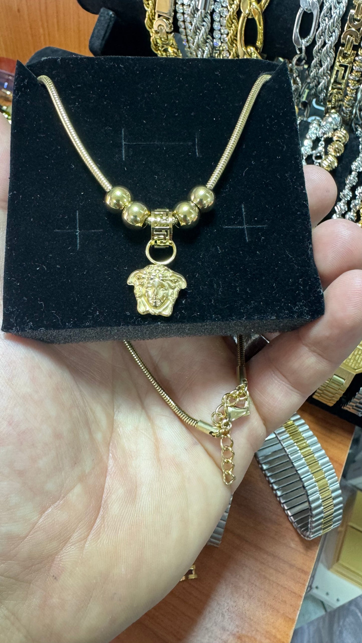 Collana con medusa oro acciaio *58