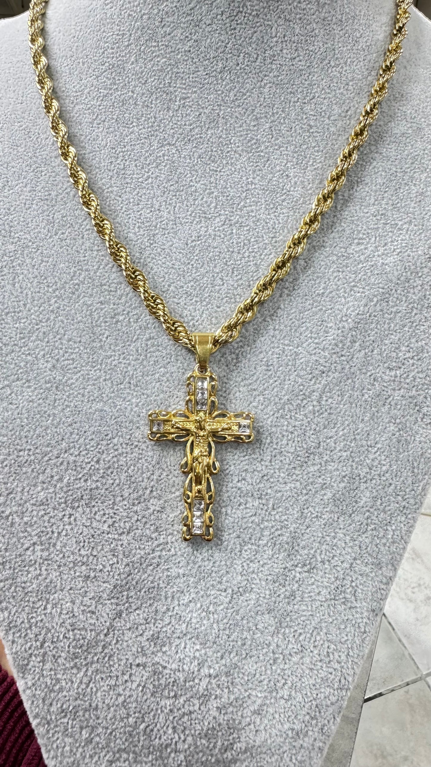 Collana acciaio oro con croce *702