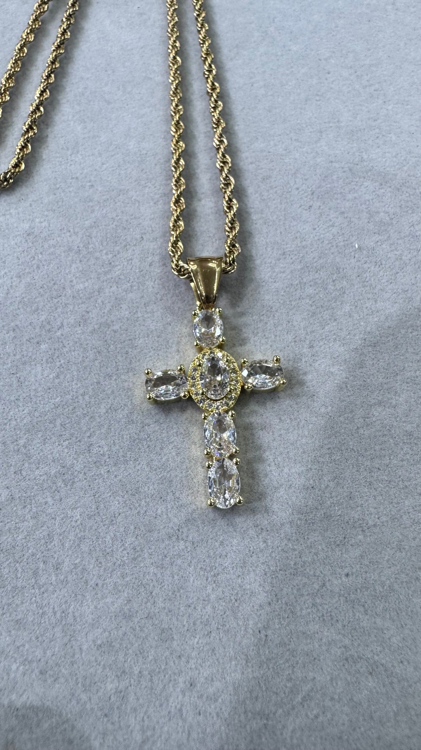 Collana con croce zirconata acciaio oro *4400