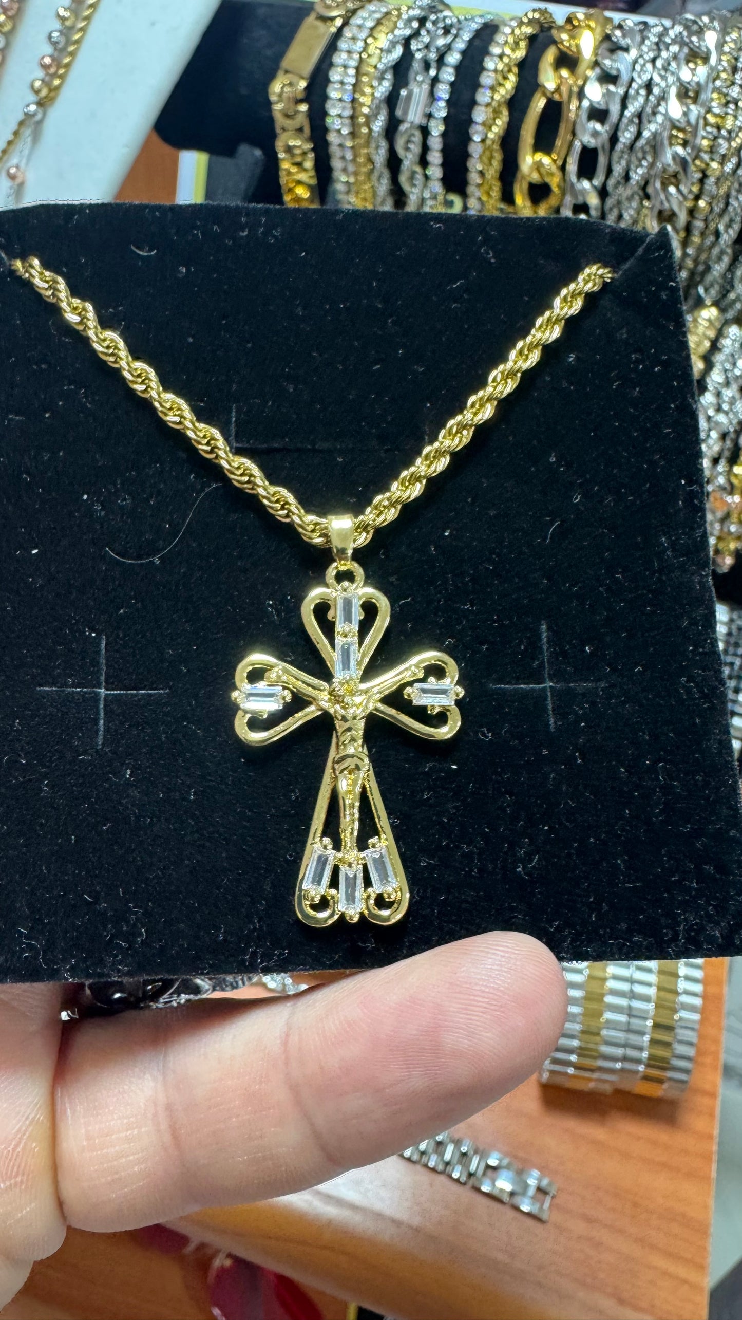 Collanina con ciondolo *13