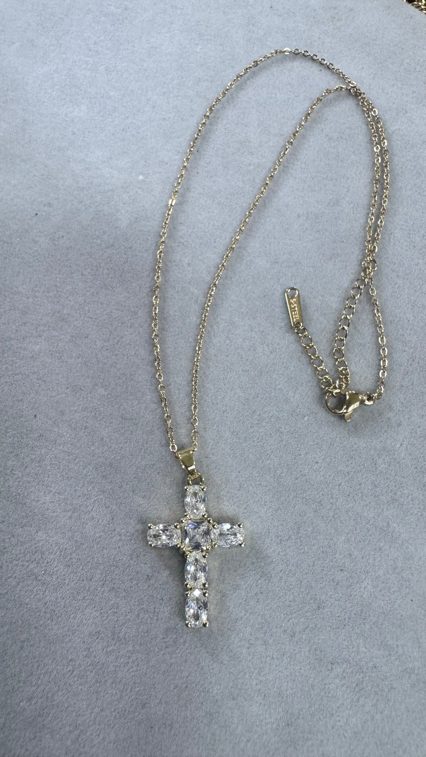 Collanina con croce *101