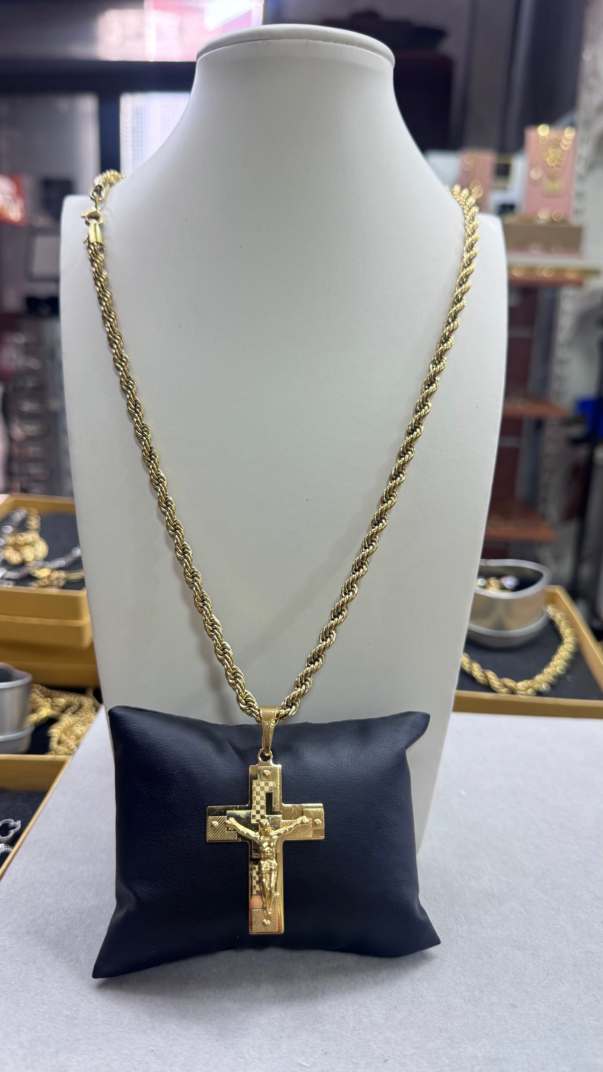 Collana con croce acciaio oro *3010