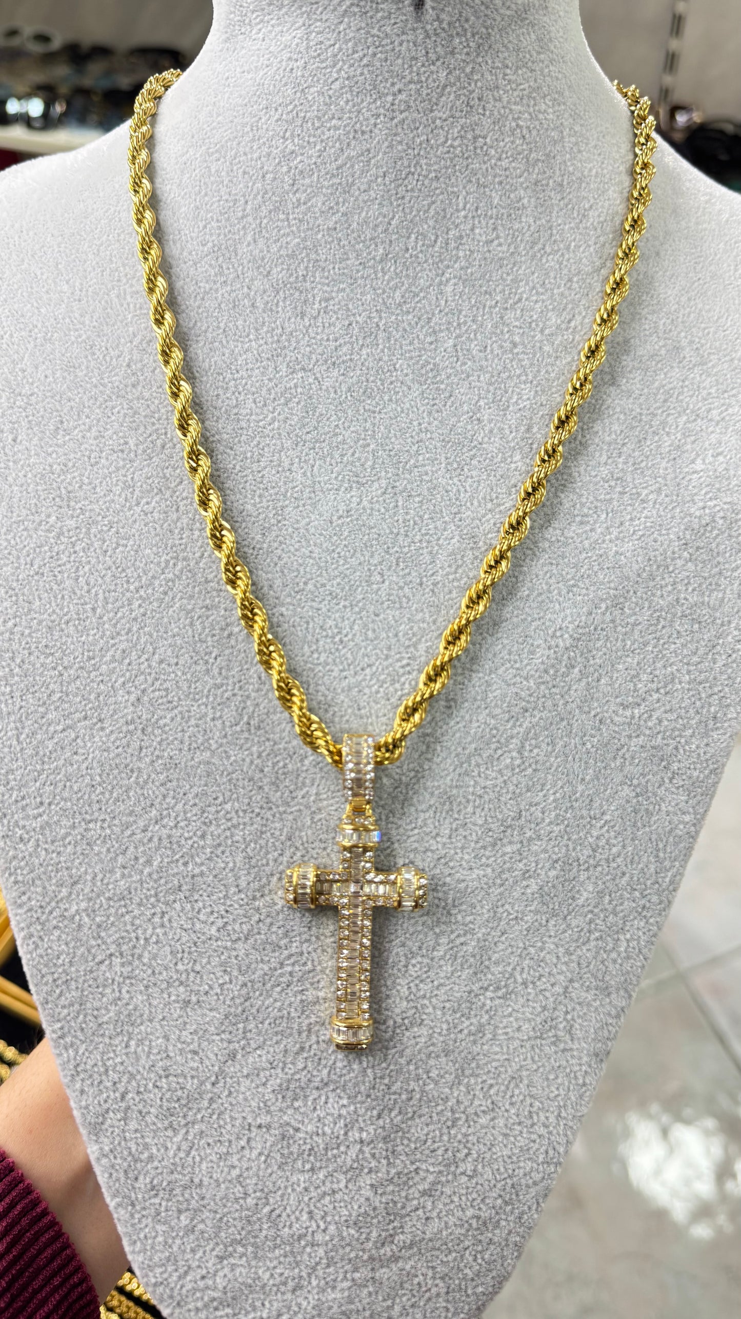 Collana corda con croce zirconata *708