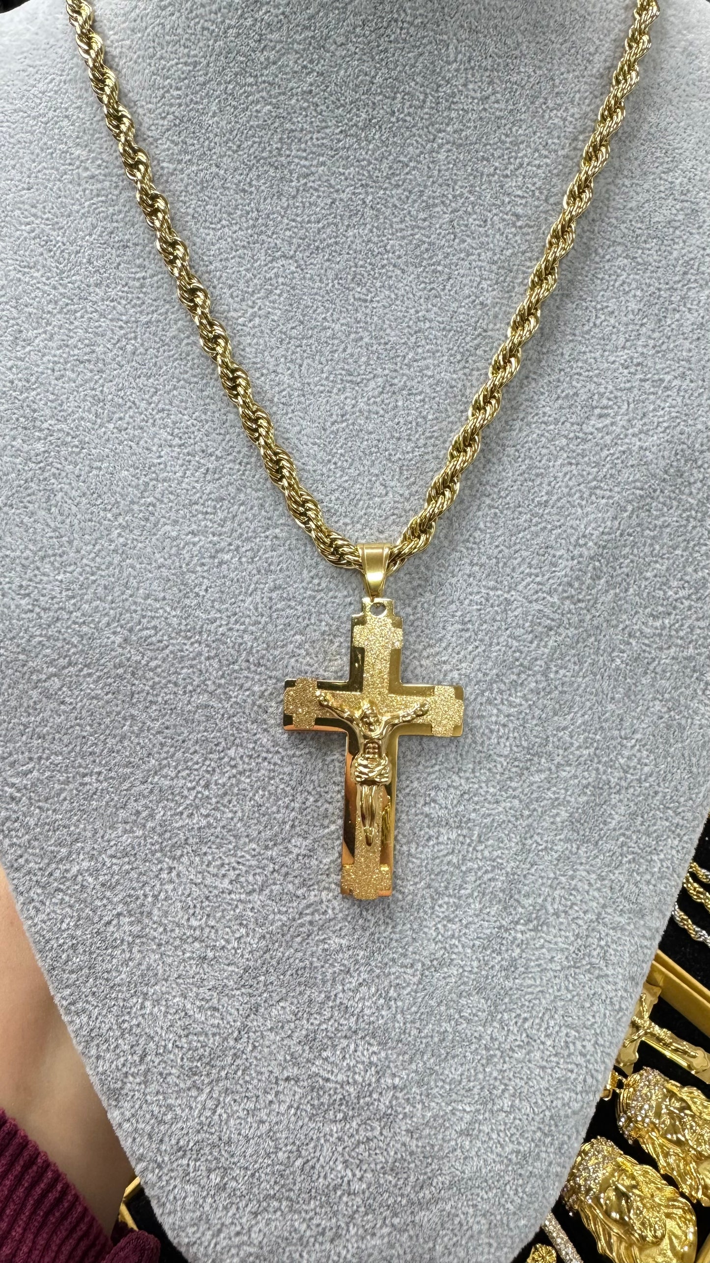 Collana corda acciaio oro con croce *701