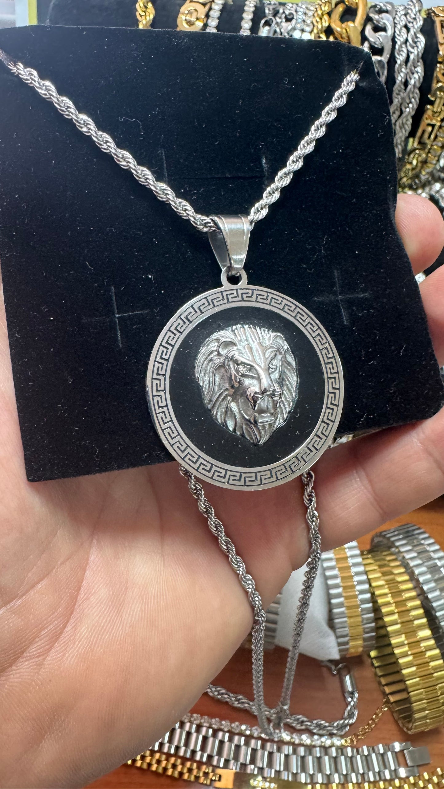 Collana con leone acciaio *56