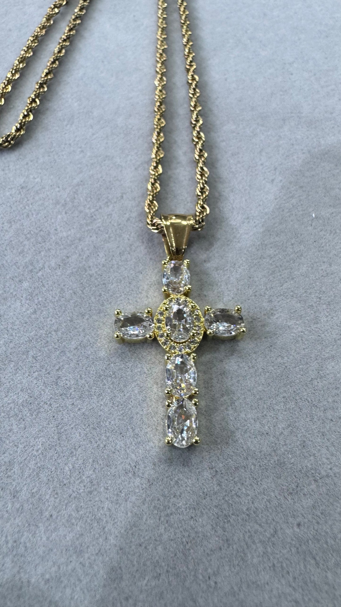 Collana con croce zirconata acciaio oro *4400