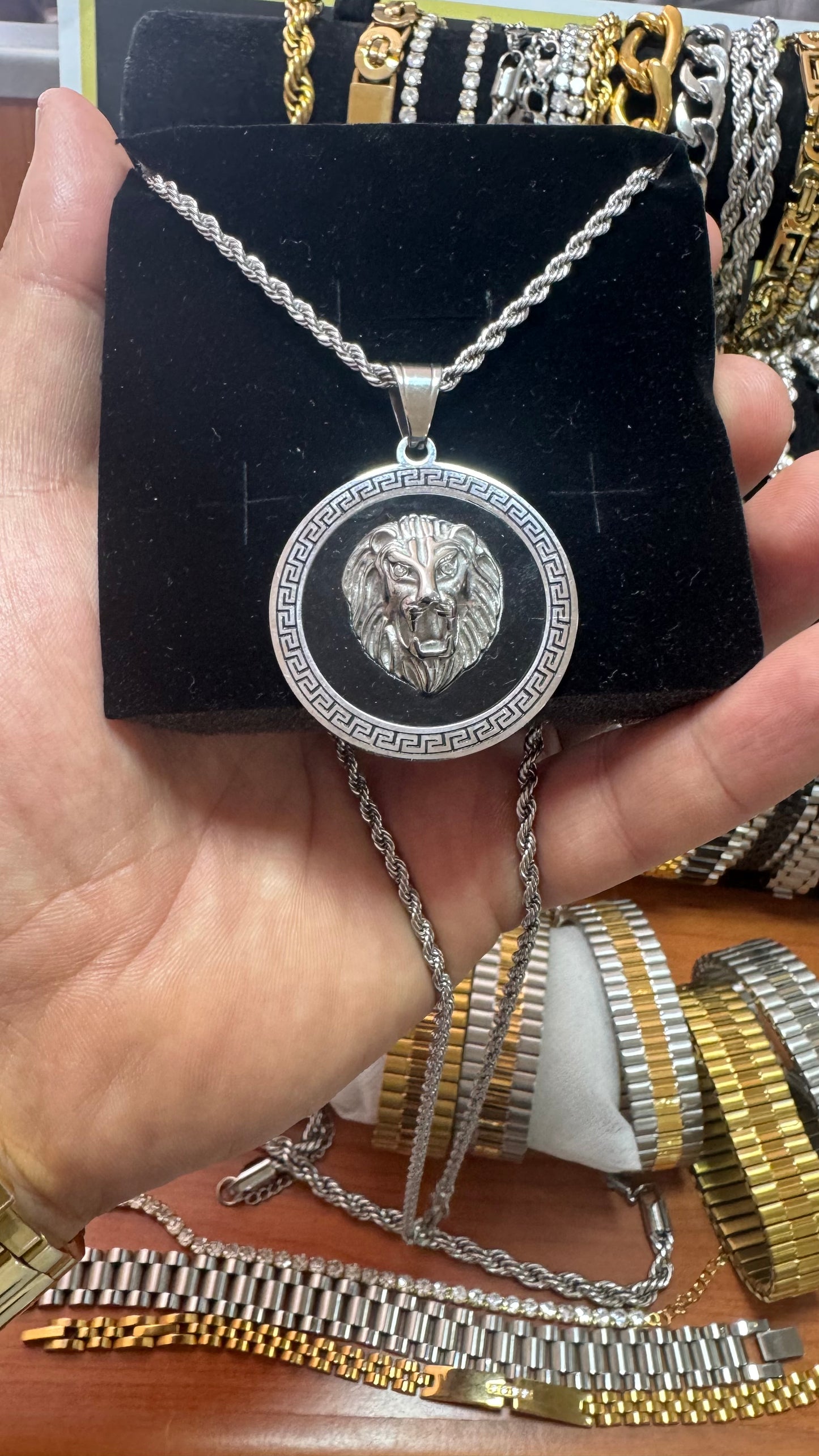 Collana con leone acciaio *56