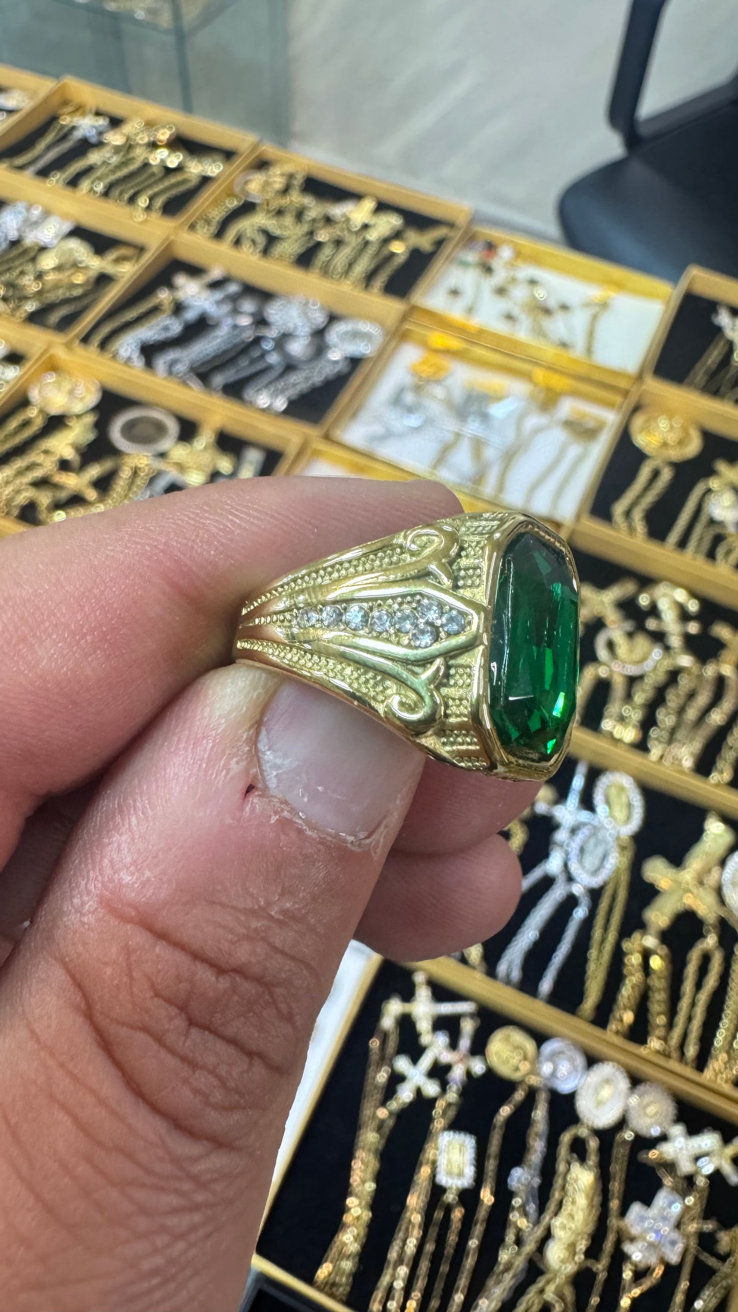 Anello RED pietra verde acciaio oro *71