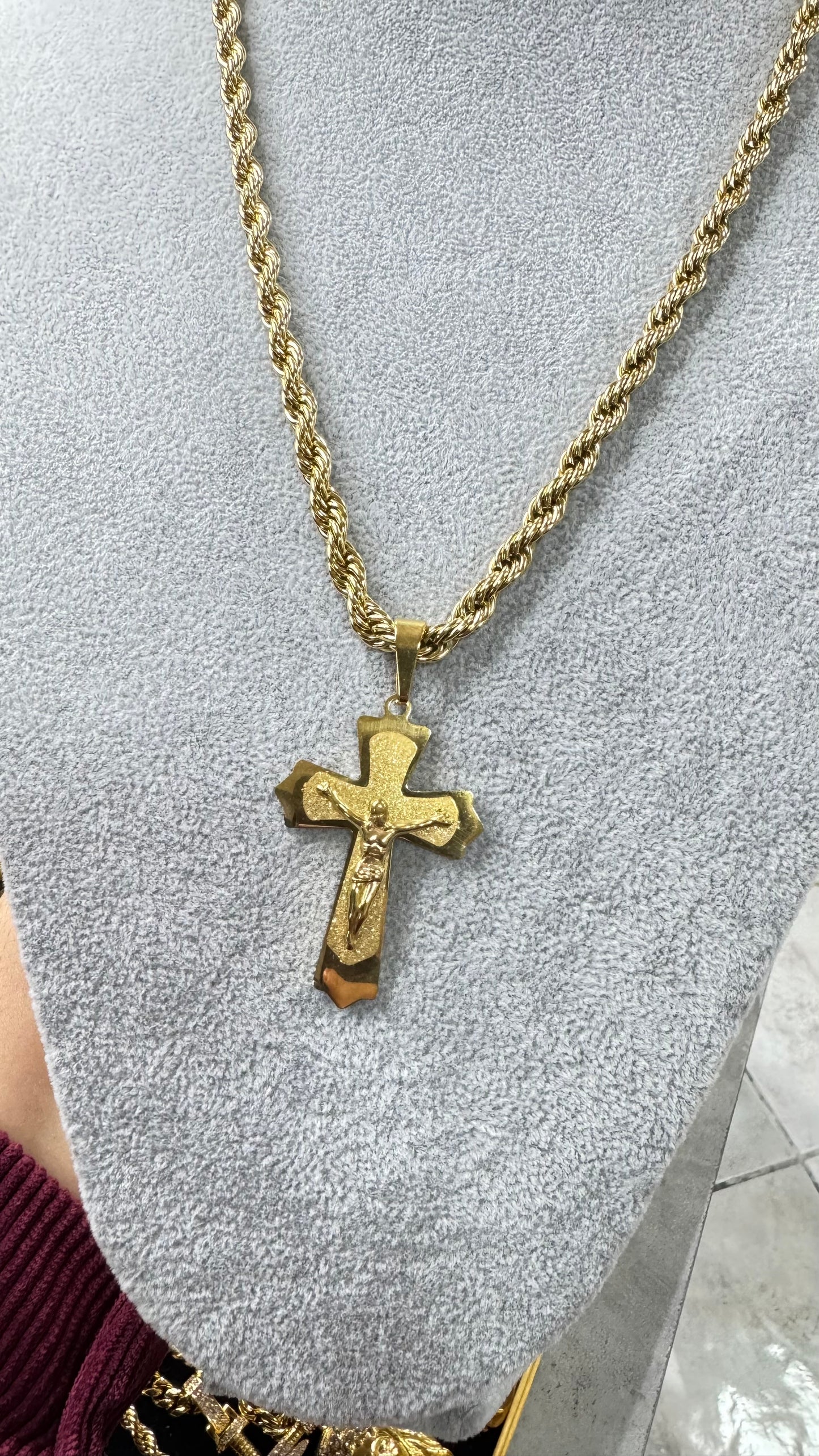 Collana corda con croce satinata *707