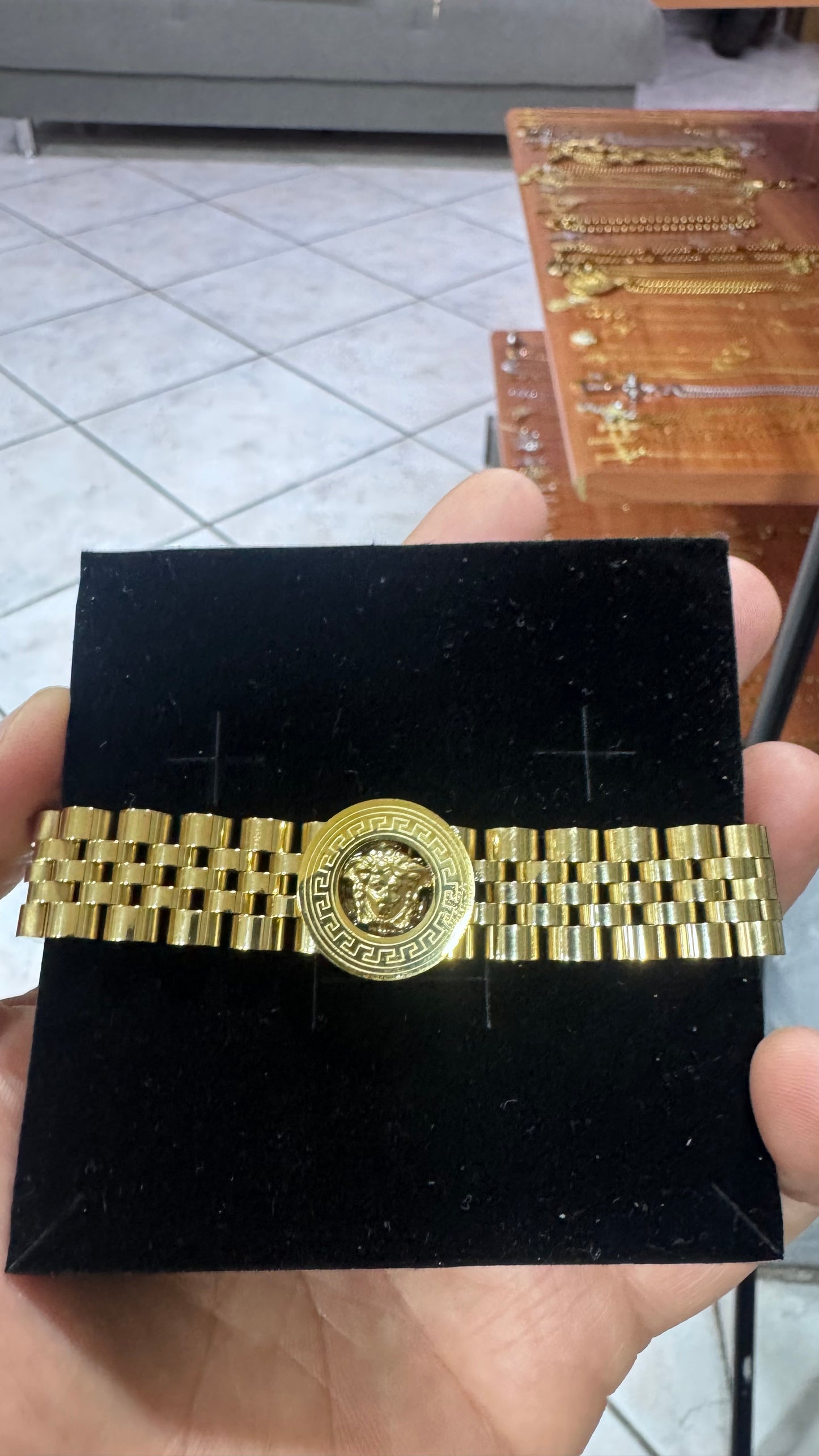 Bracciale giubileo medusa acciaio oro*46