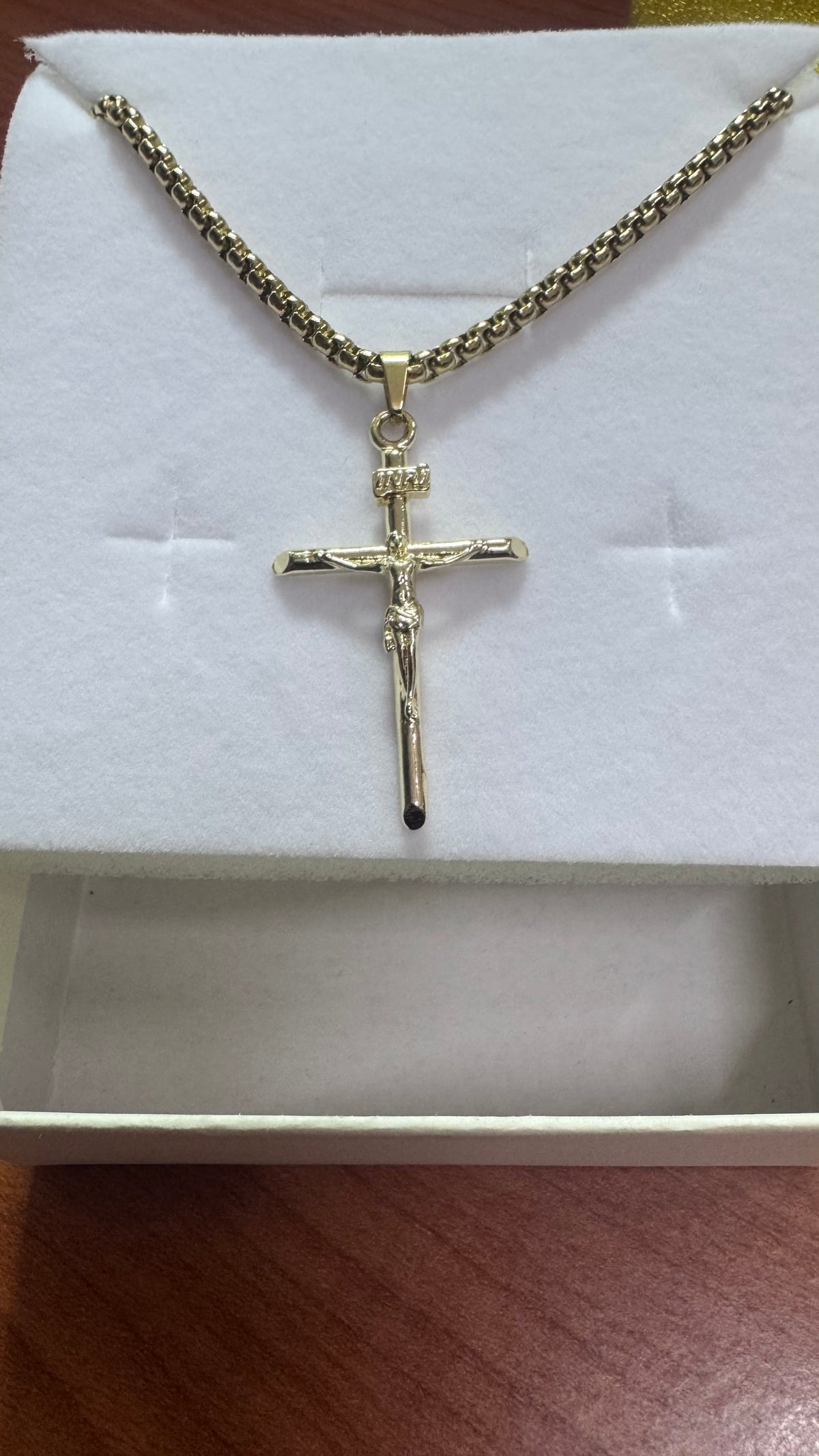 Collana con crocetta acciaio oro*56012