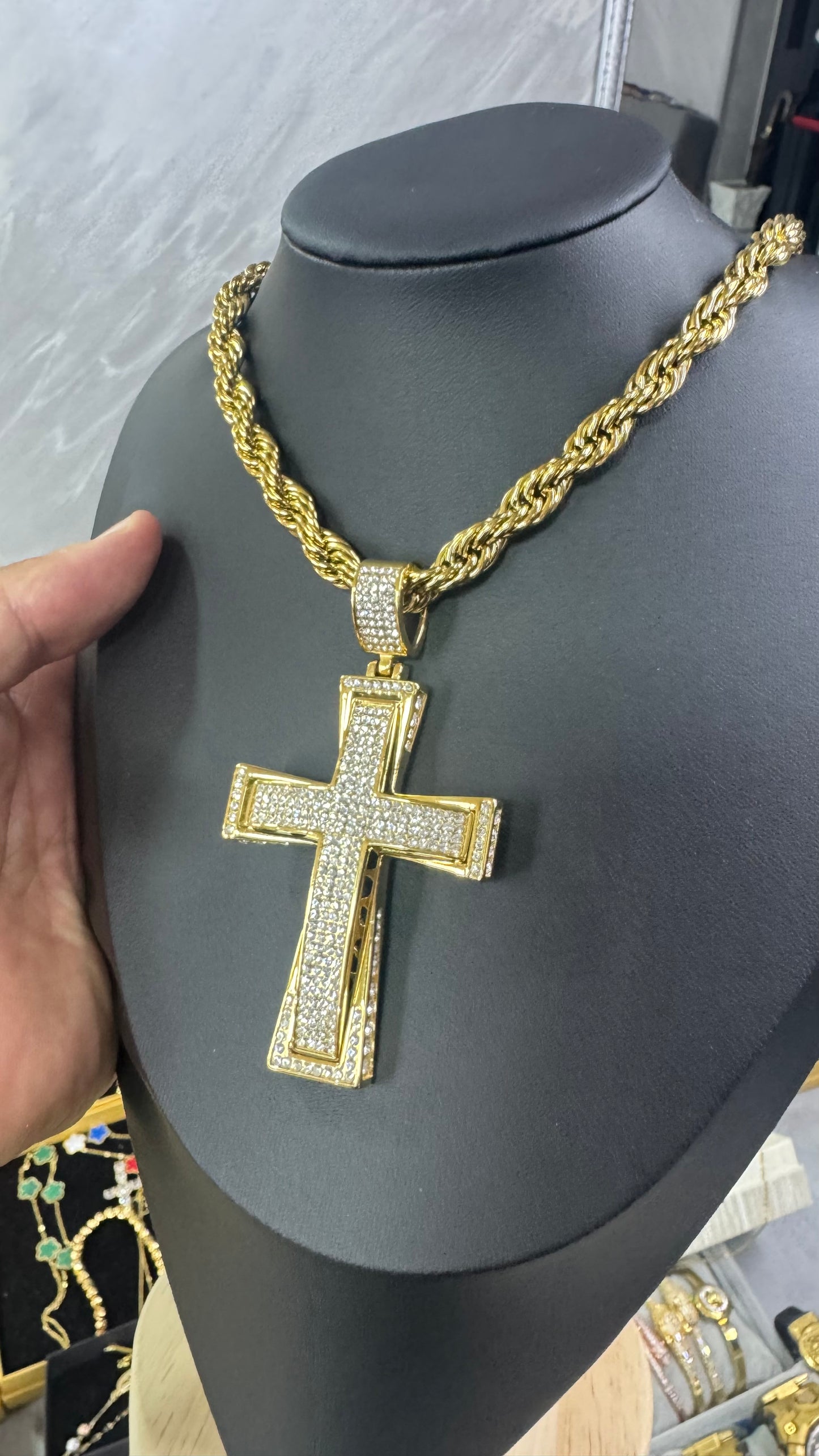 Collana lunga 70cm con croce *337