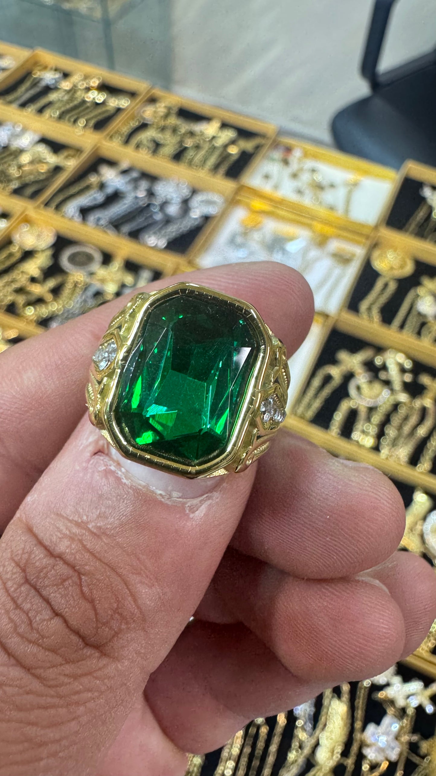 Anello RED pietra verde acciaio oro *71