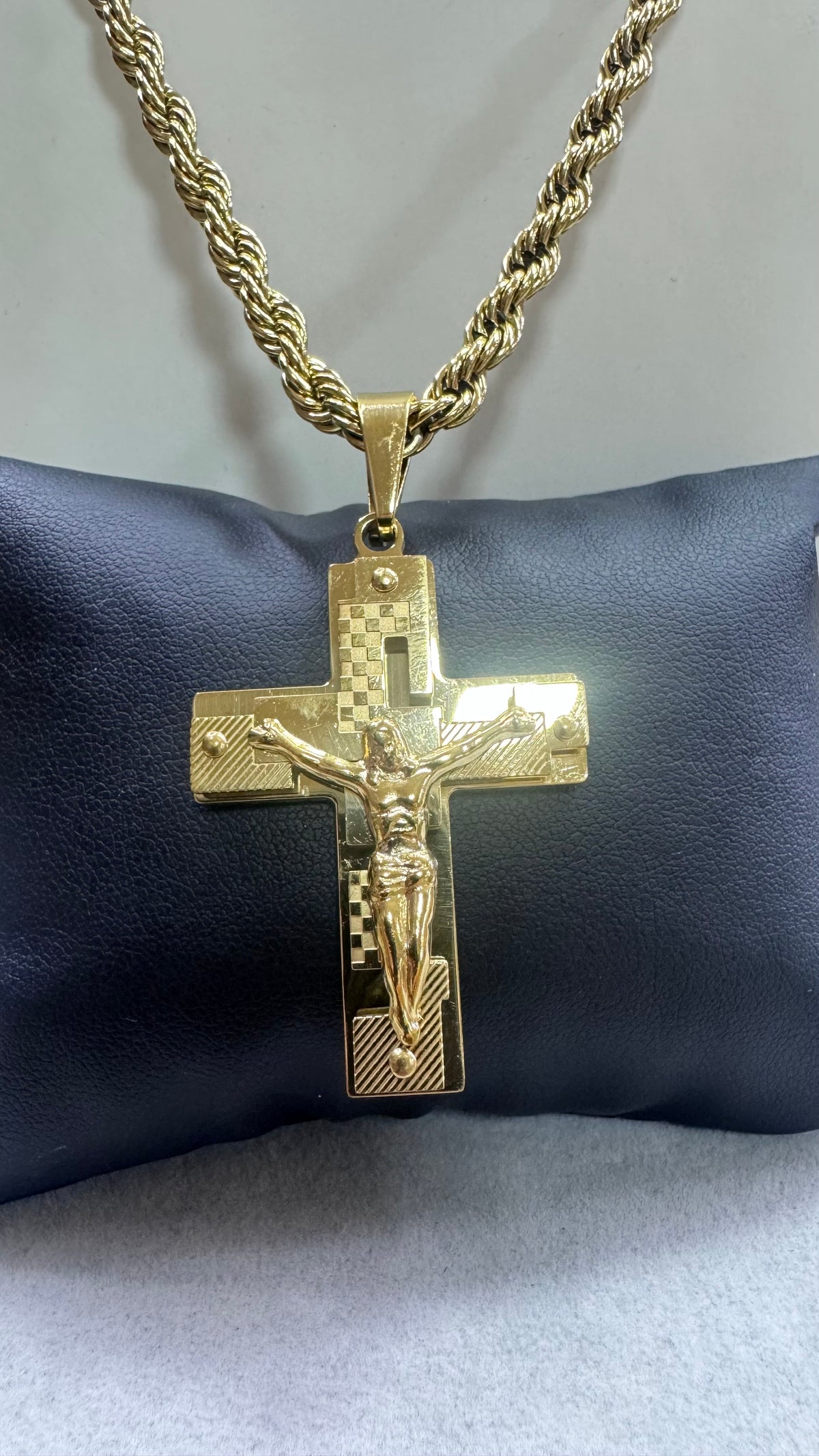 Collana con croce acciaio oro *3010