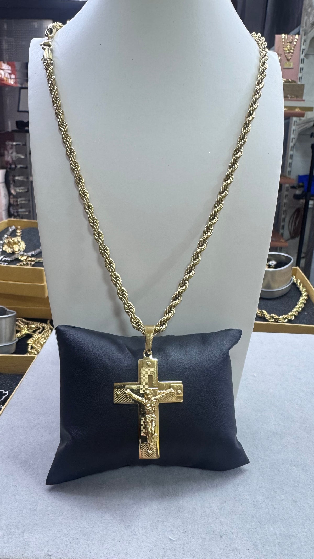 Collana con croce acciaio oro *3010