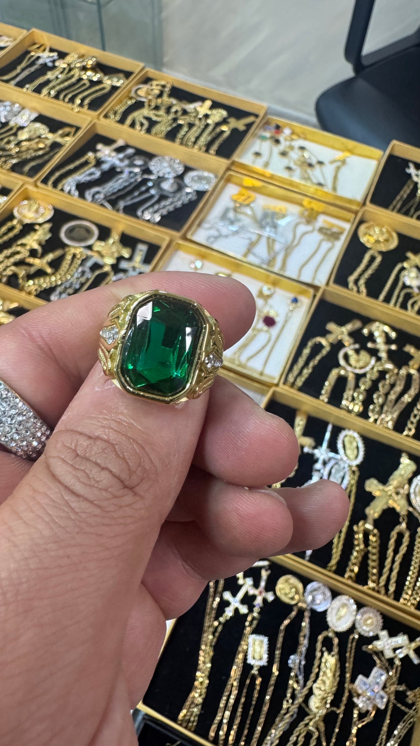 Anello RED pietra verde acciaio oro *71