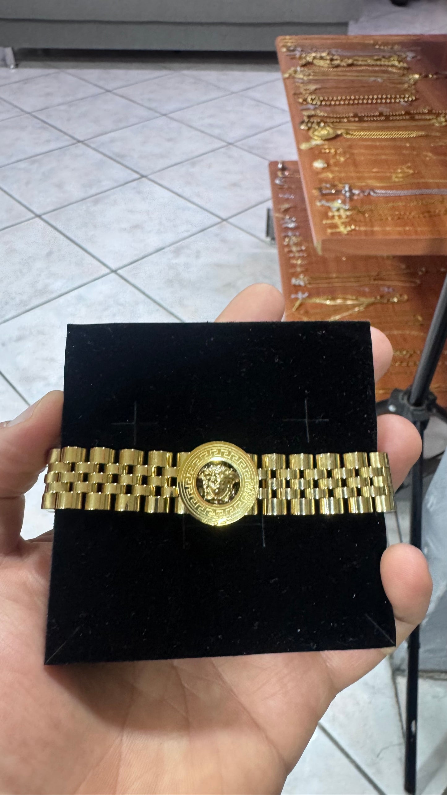 Bracciale giubileo medusa acciaio oro*46
