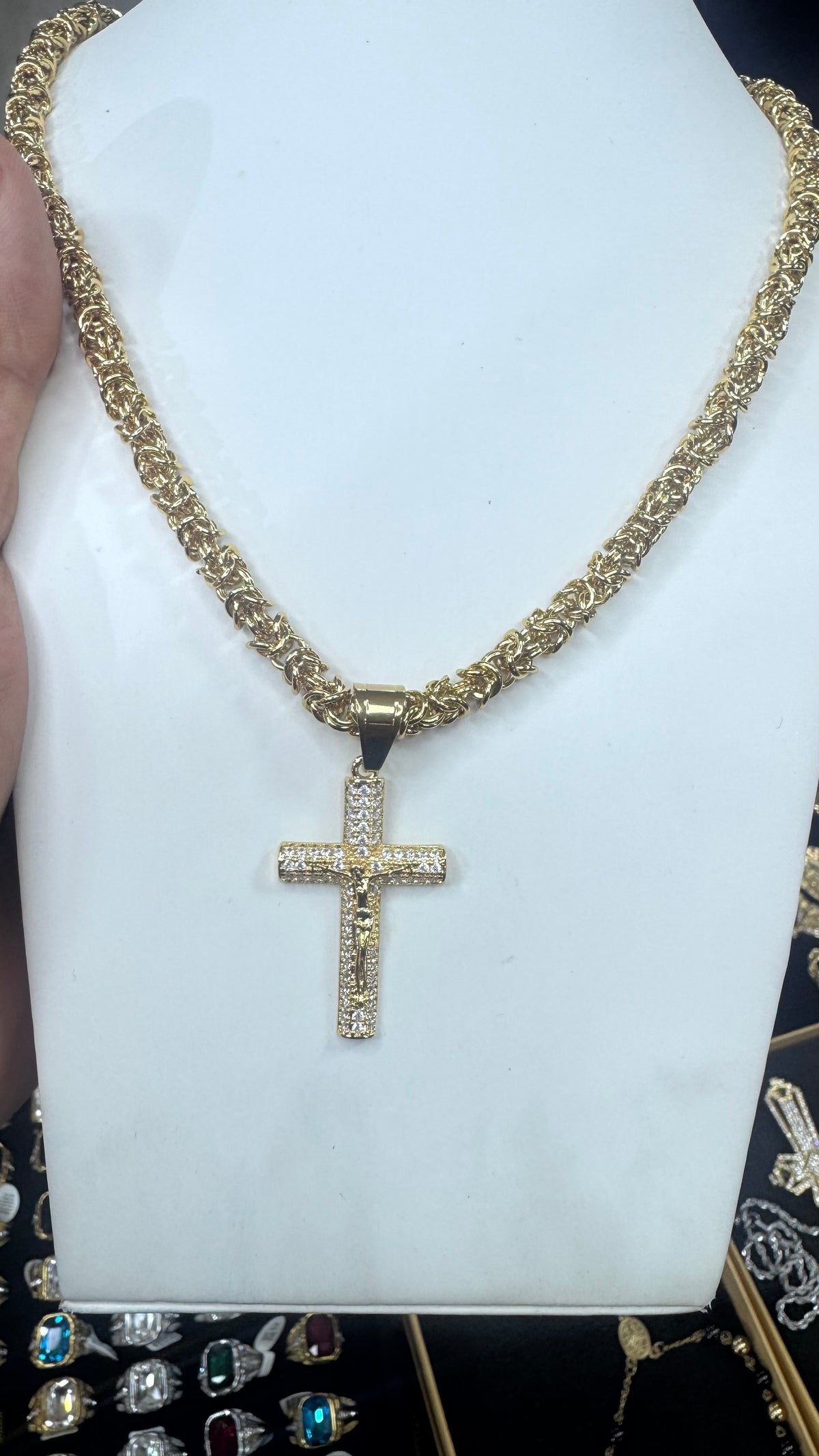 Collana Red con croce Rio Media acciaio oro *380