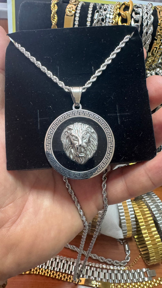 Collana con leone acciaio *56