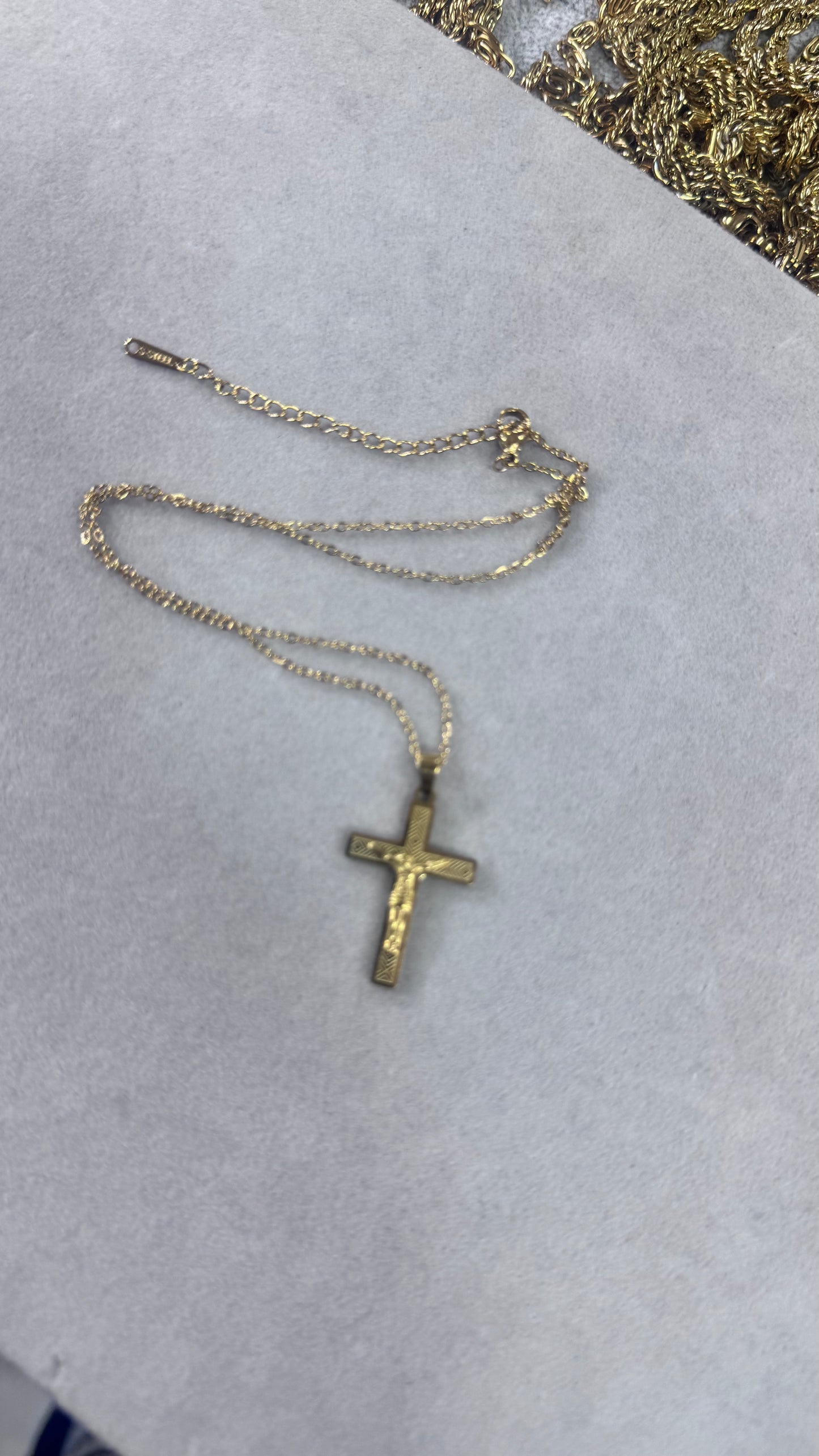 Collanina con croce *104