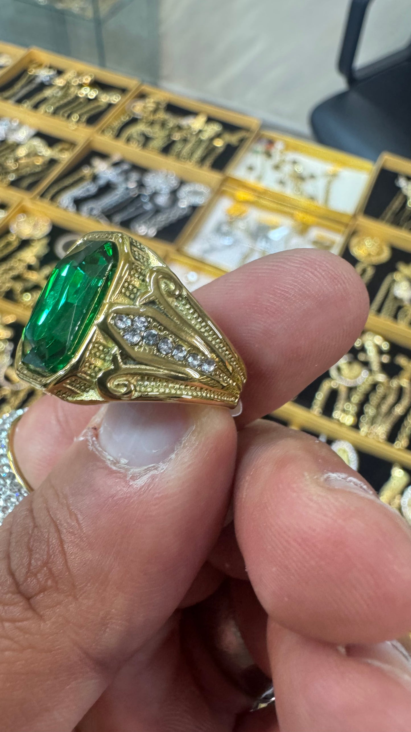 Anello RED pietra verde acciaio oro *71