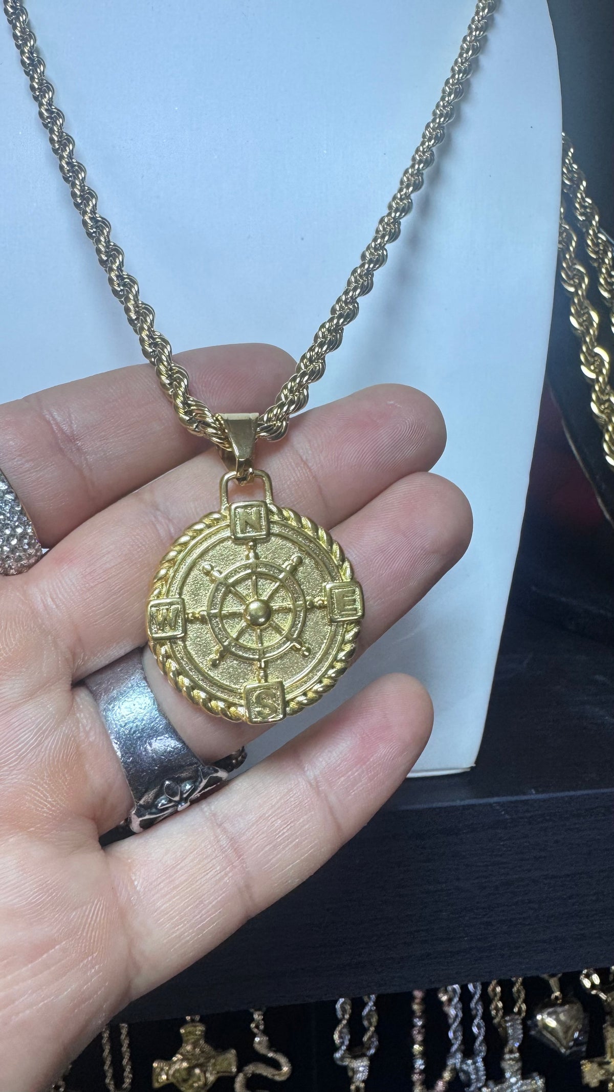 Collana con La Rosa dei venti acciaio oro *4558