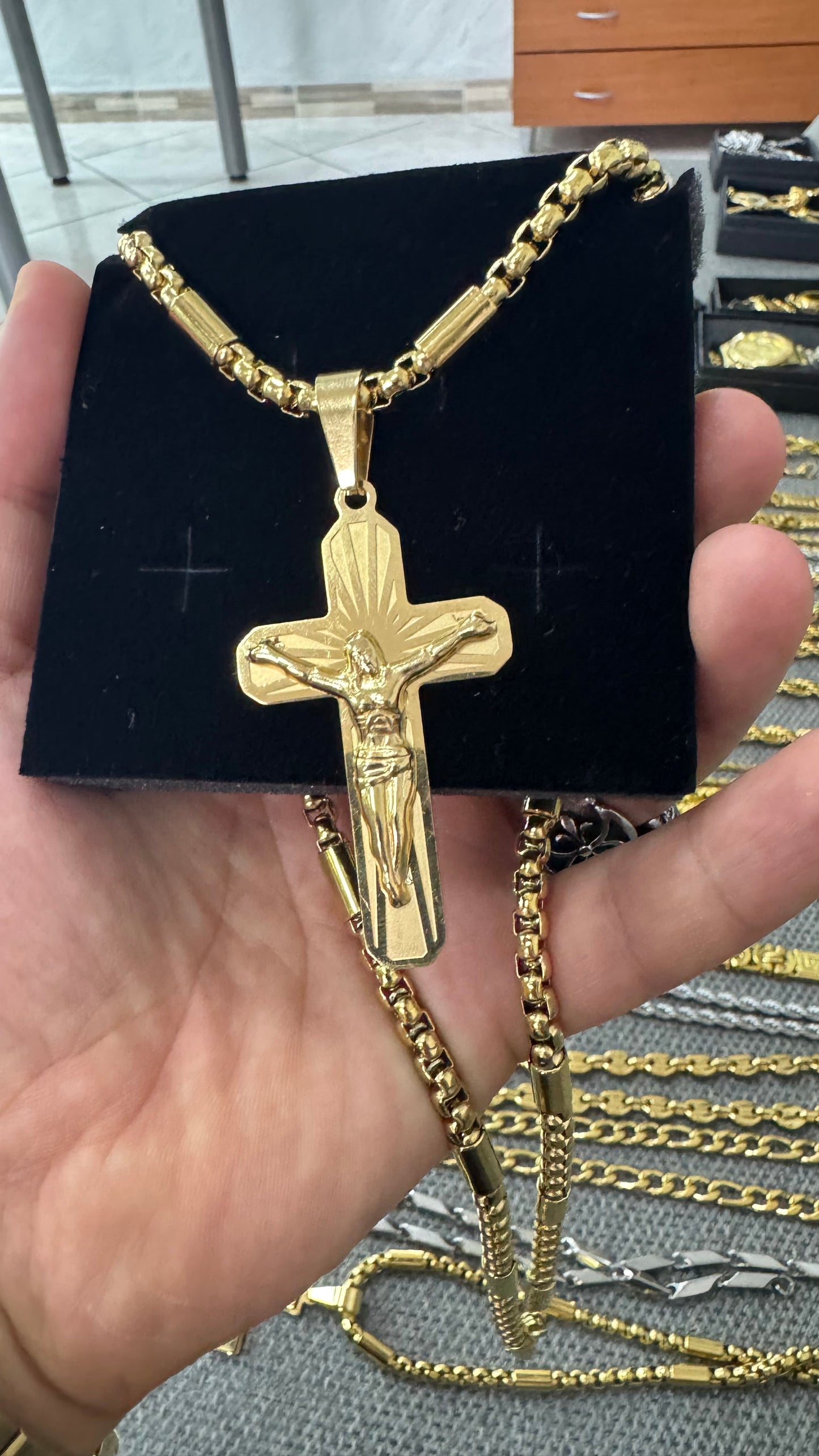 Collana con croce acciaio oro*64
