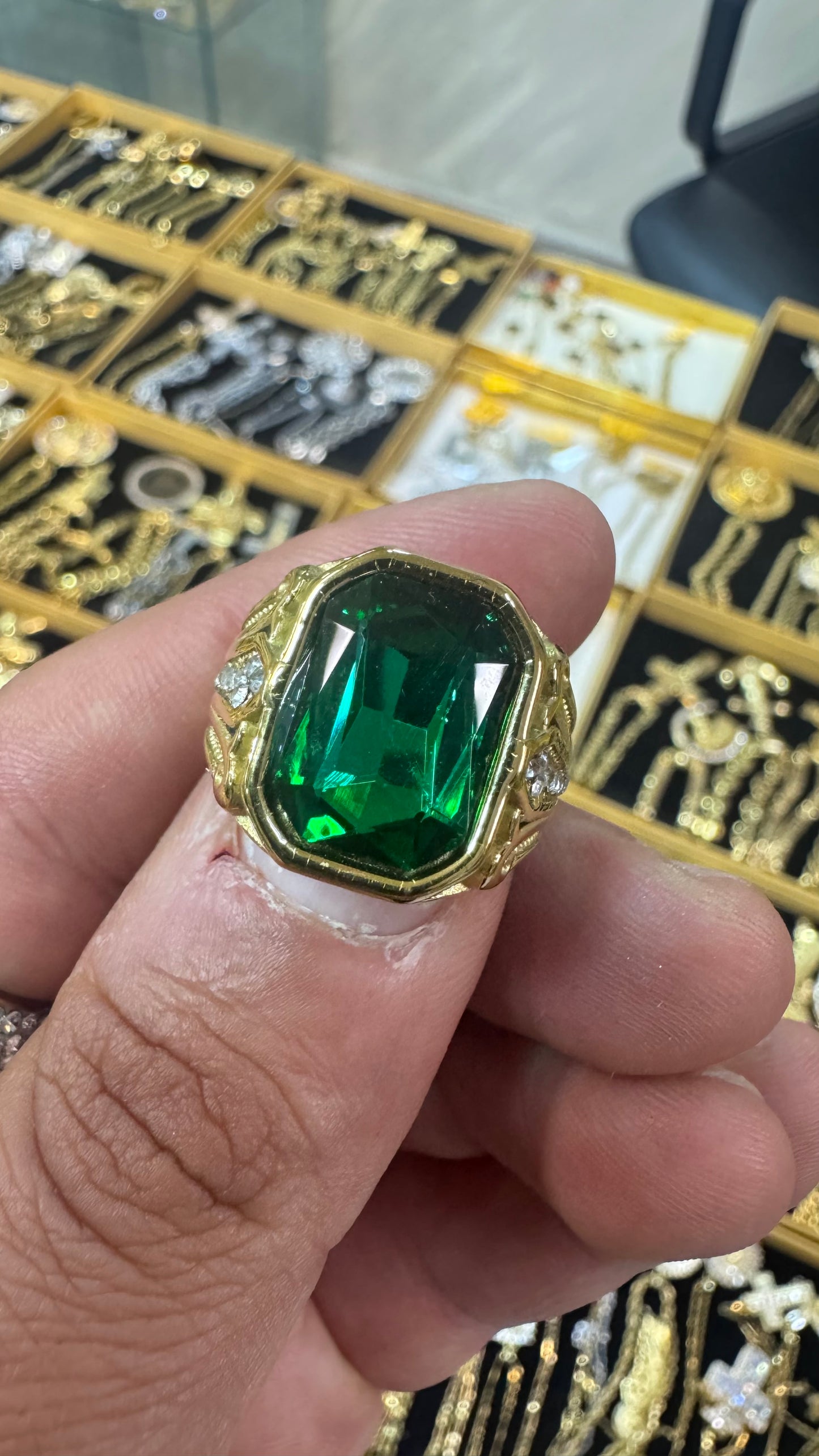 Anello RED pietra verde acciaio oro *71