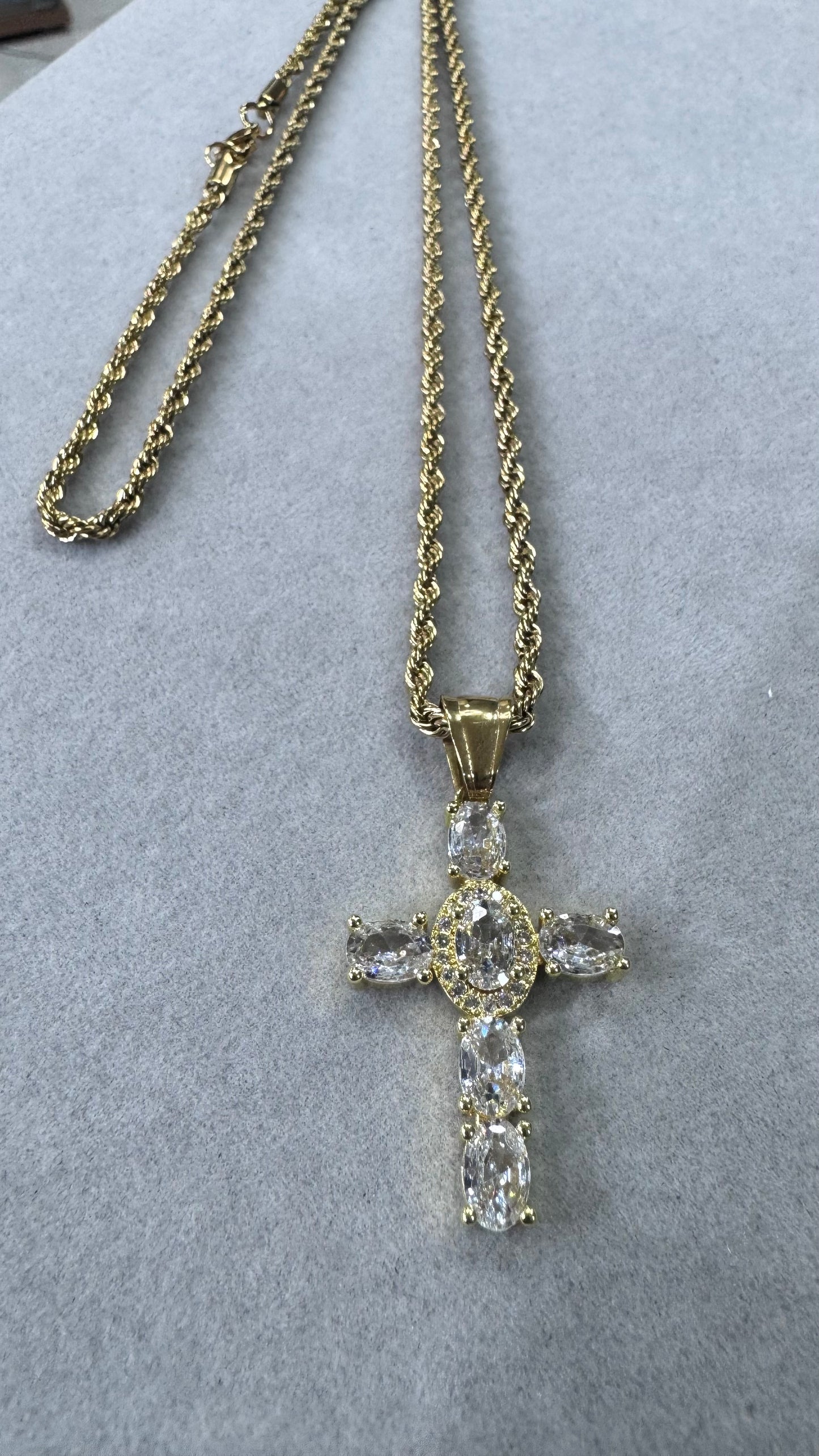 Collana con croce zirconata acciaio oro *4400