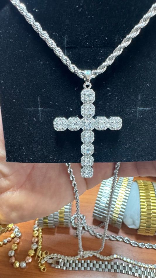 Collanina con ciondolo *30