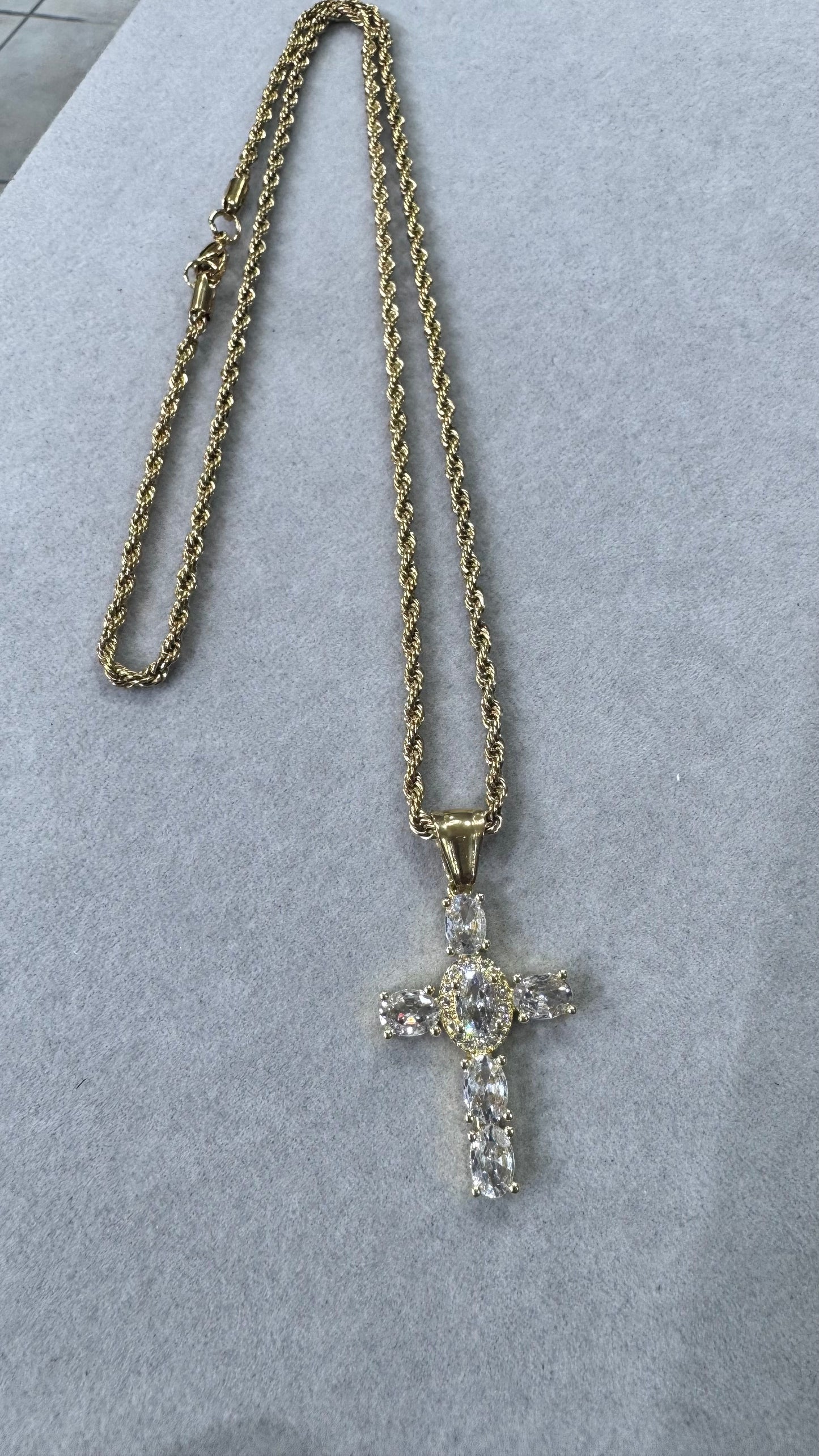 Collana con croce zirconata acciaio oro *4400