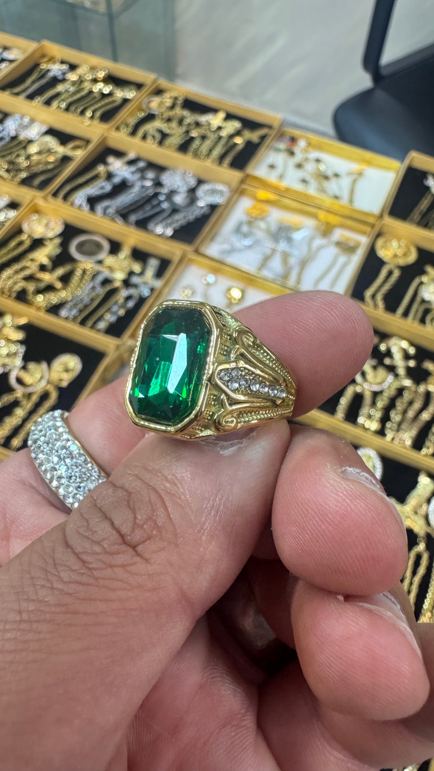 Anello RED pietra verde acciaio oro *71
