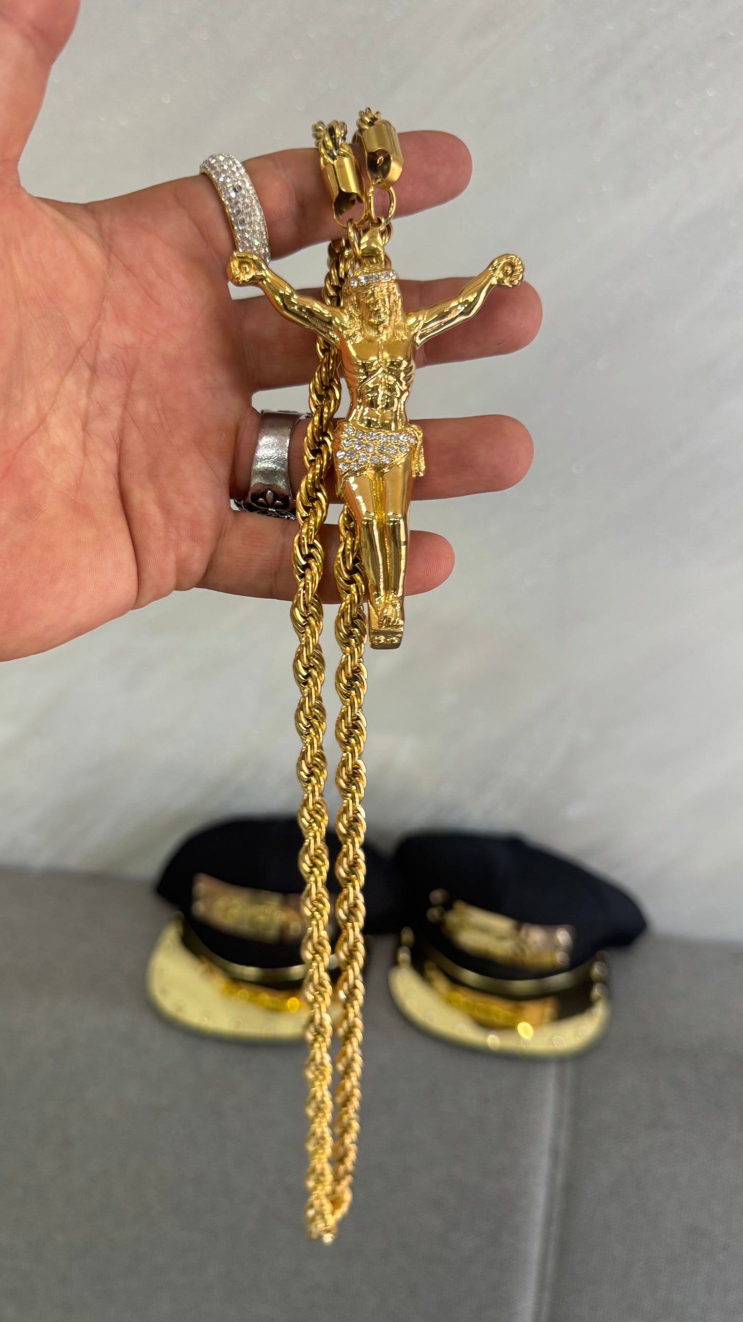 Collana lunga con Gesù grande acciaio oro *335