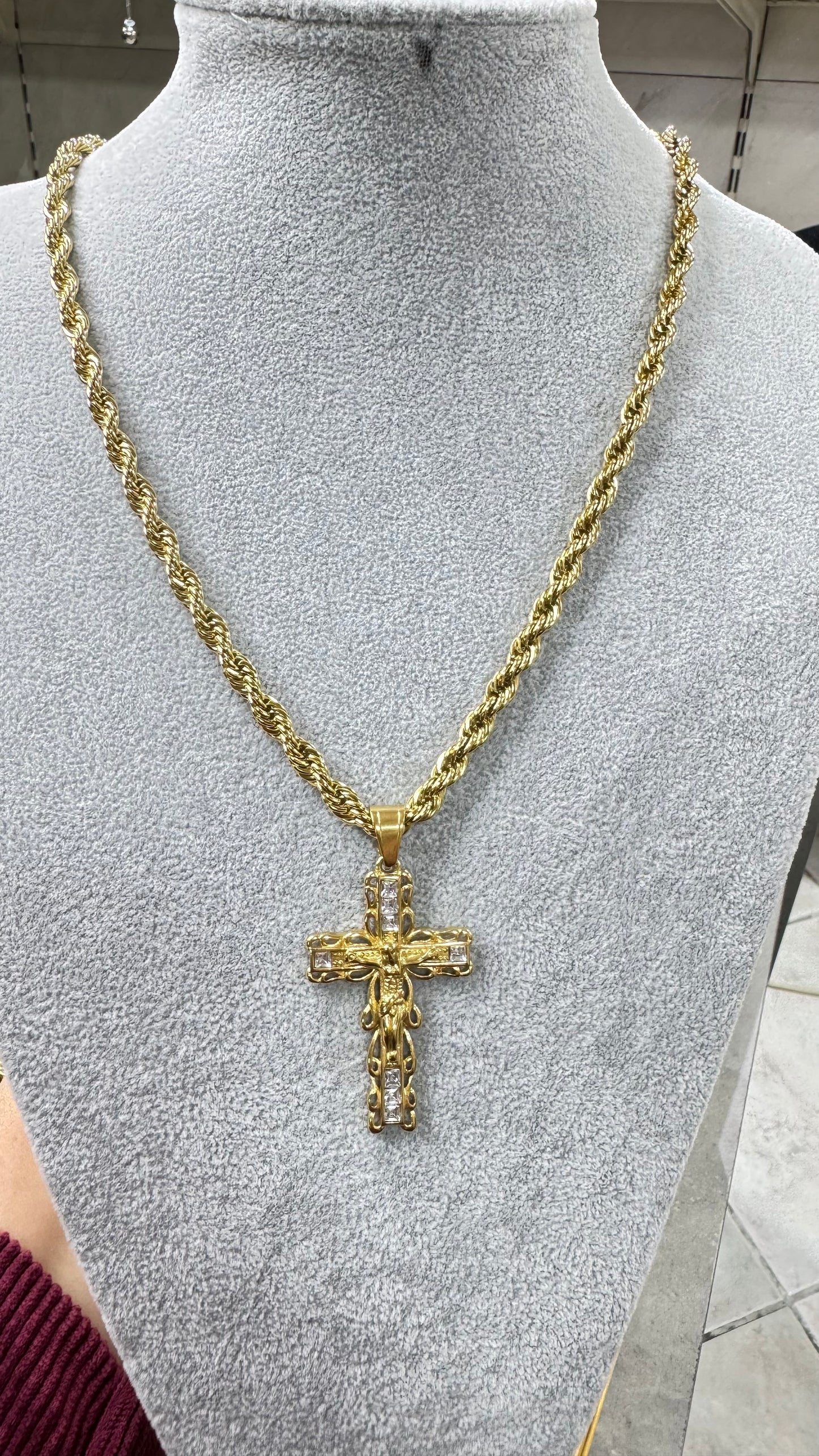 Collana acciaio oro con croce *702