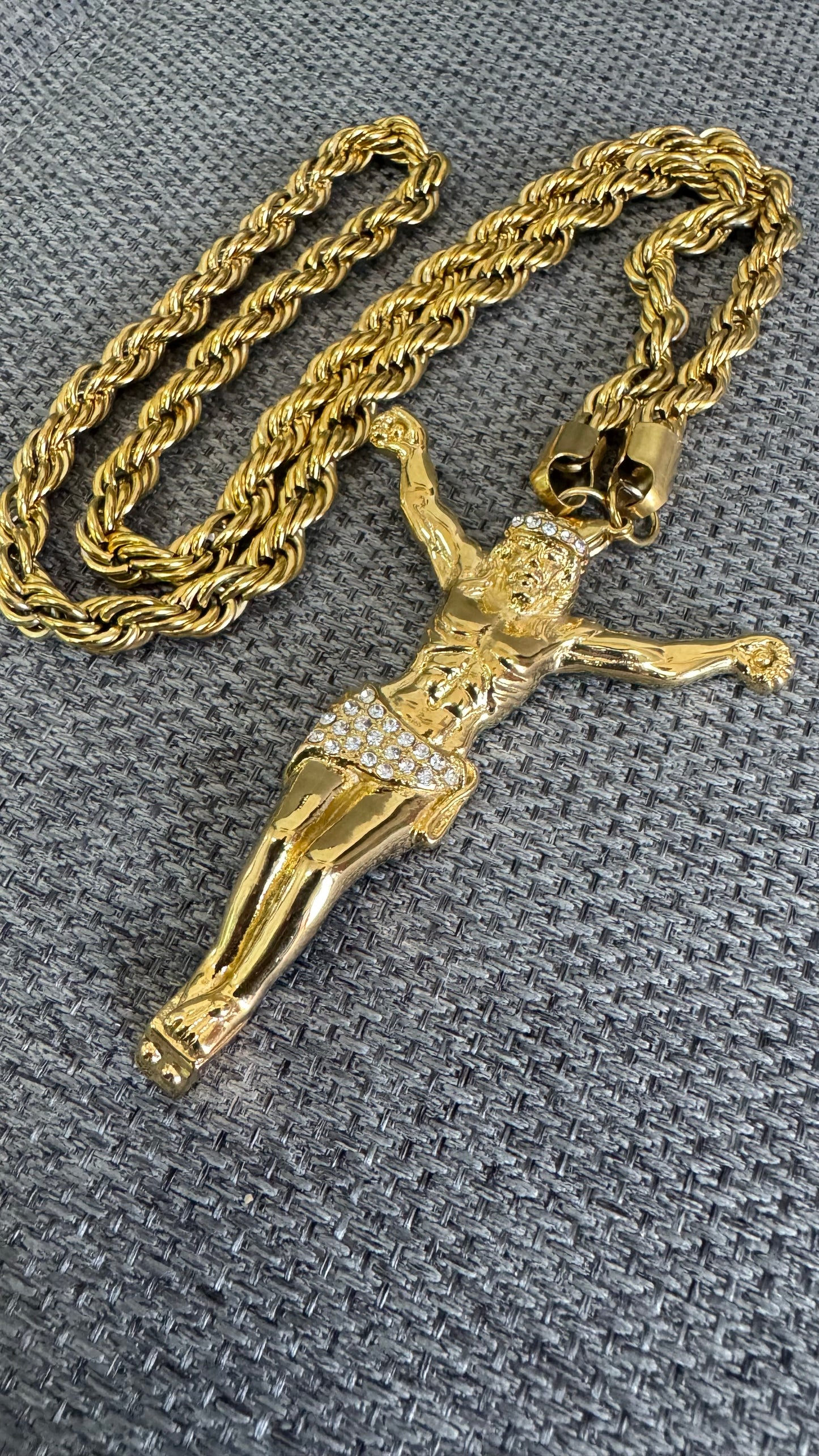 Collana lunga con Gesù grande acciaio oro *335