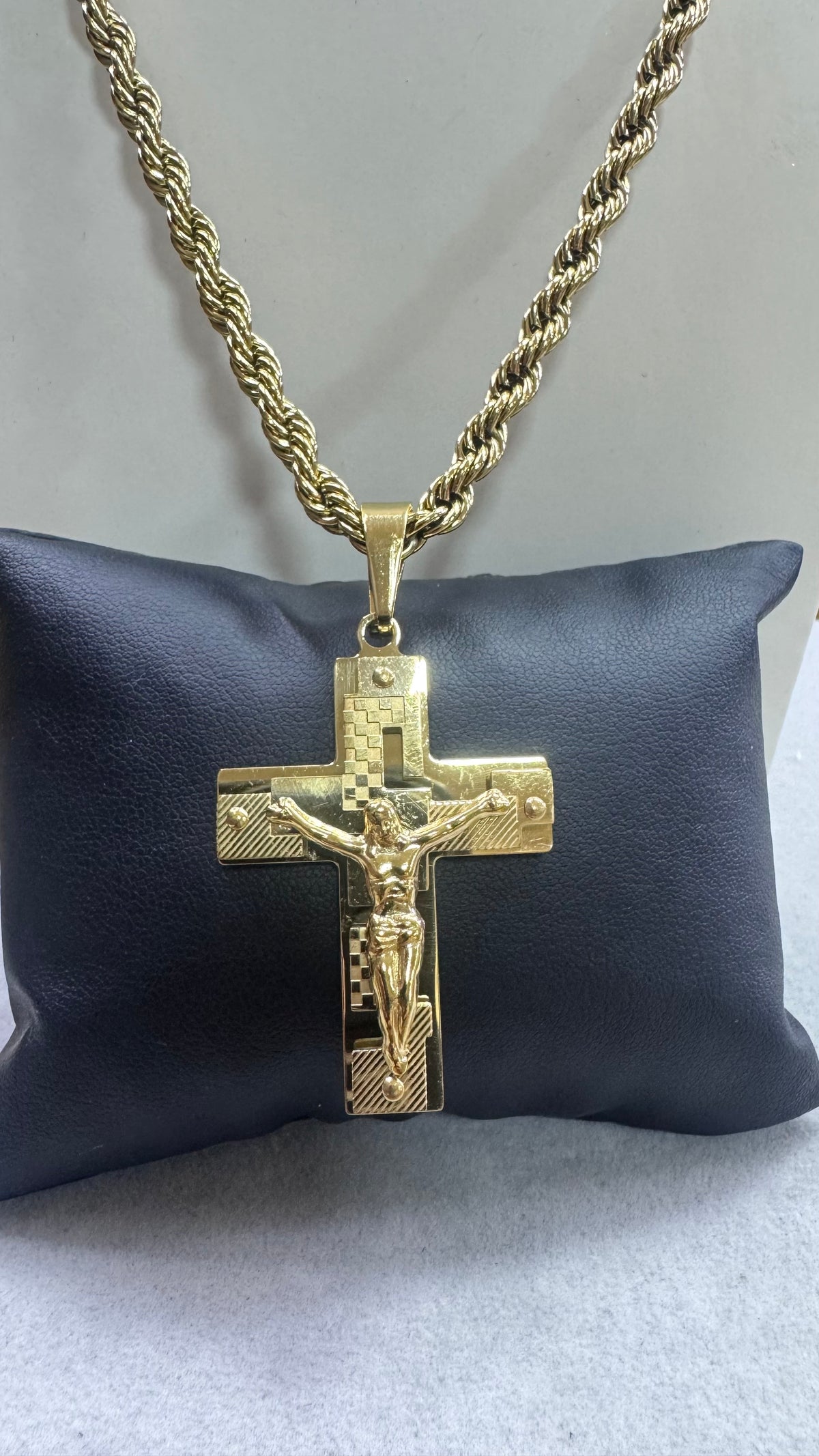 Collana con croce acciaio oro *3010