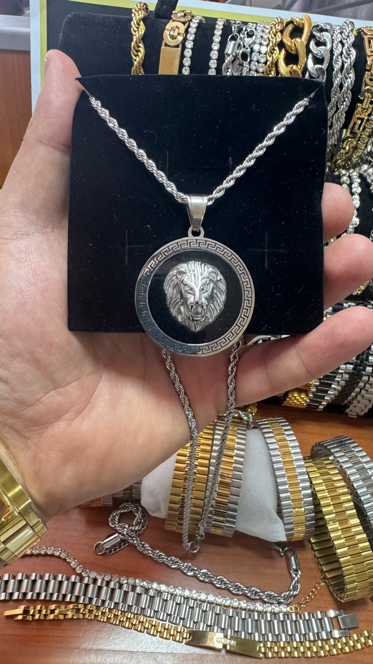 Collana con leone acciaio *56