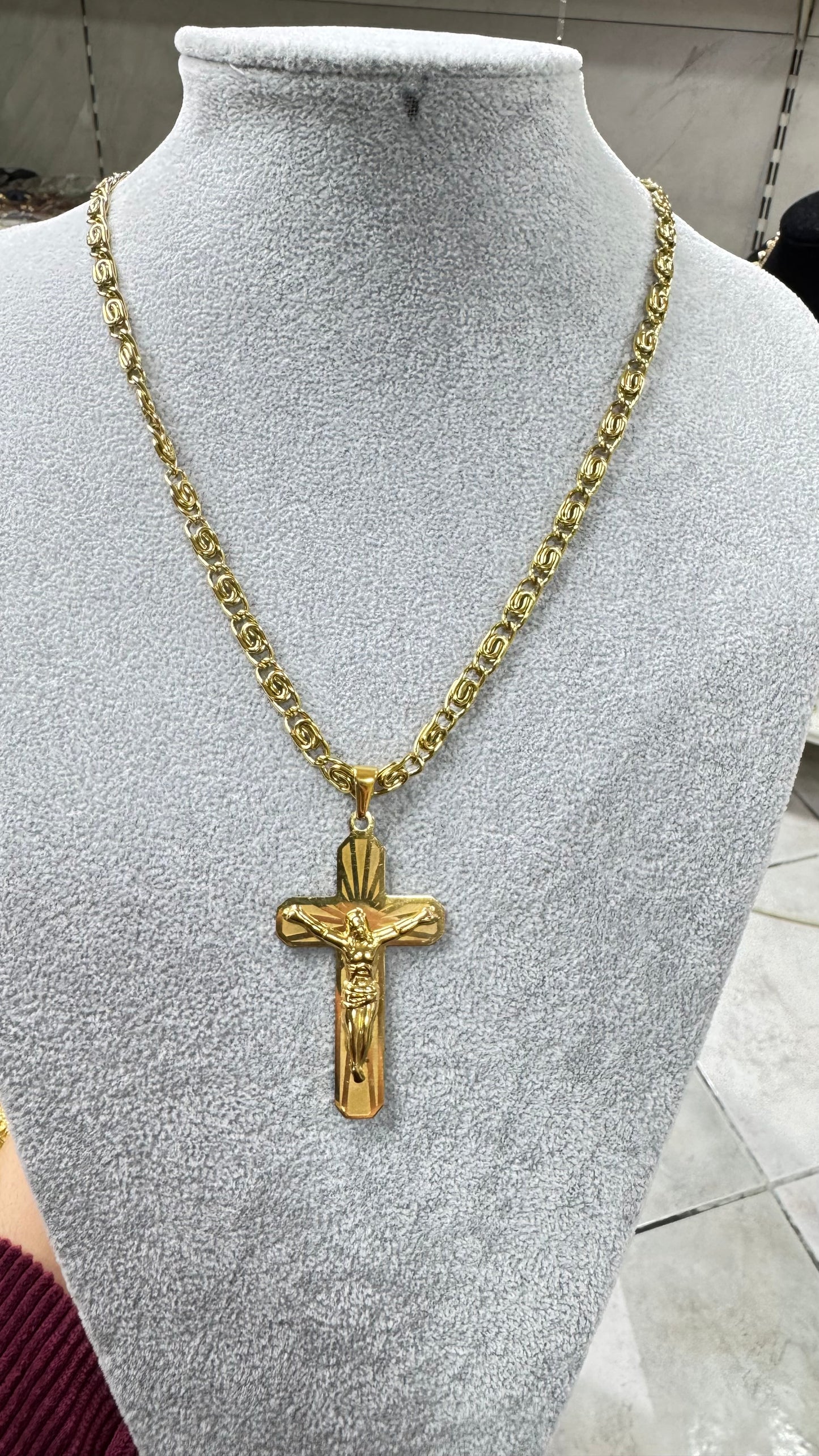 Collana in acciaio oro con croce *704