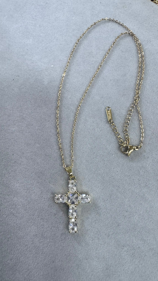 Collanina con croce *101