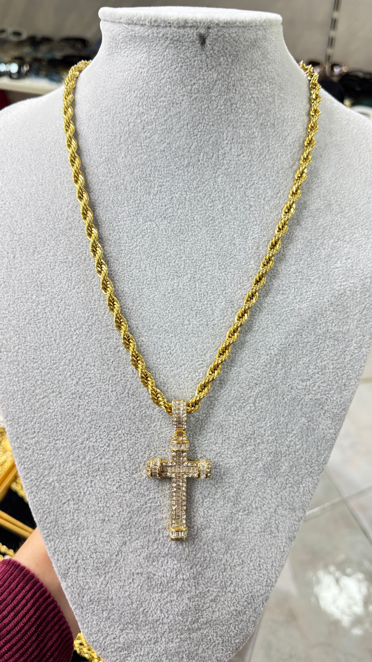 Collana corda con croce zirconata *708