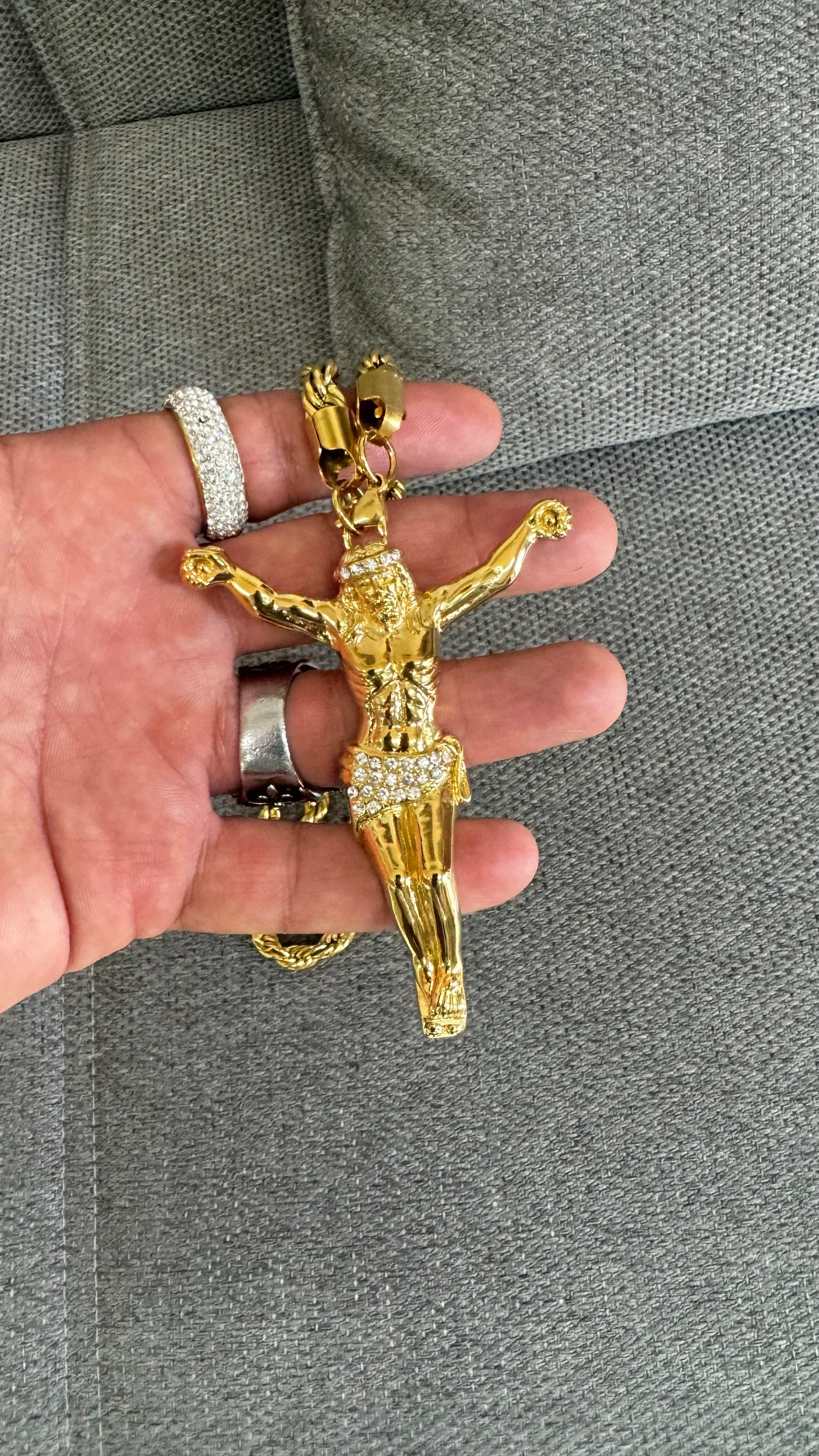 Collana lunga con Gesù grande acciaio oro *335