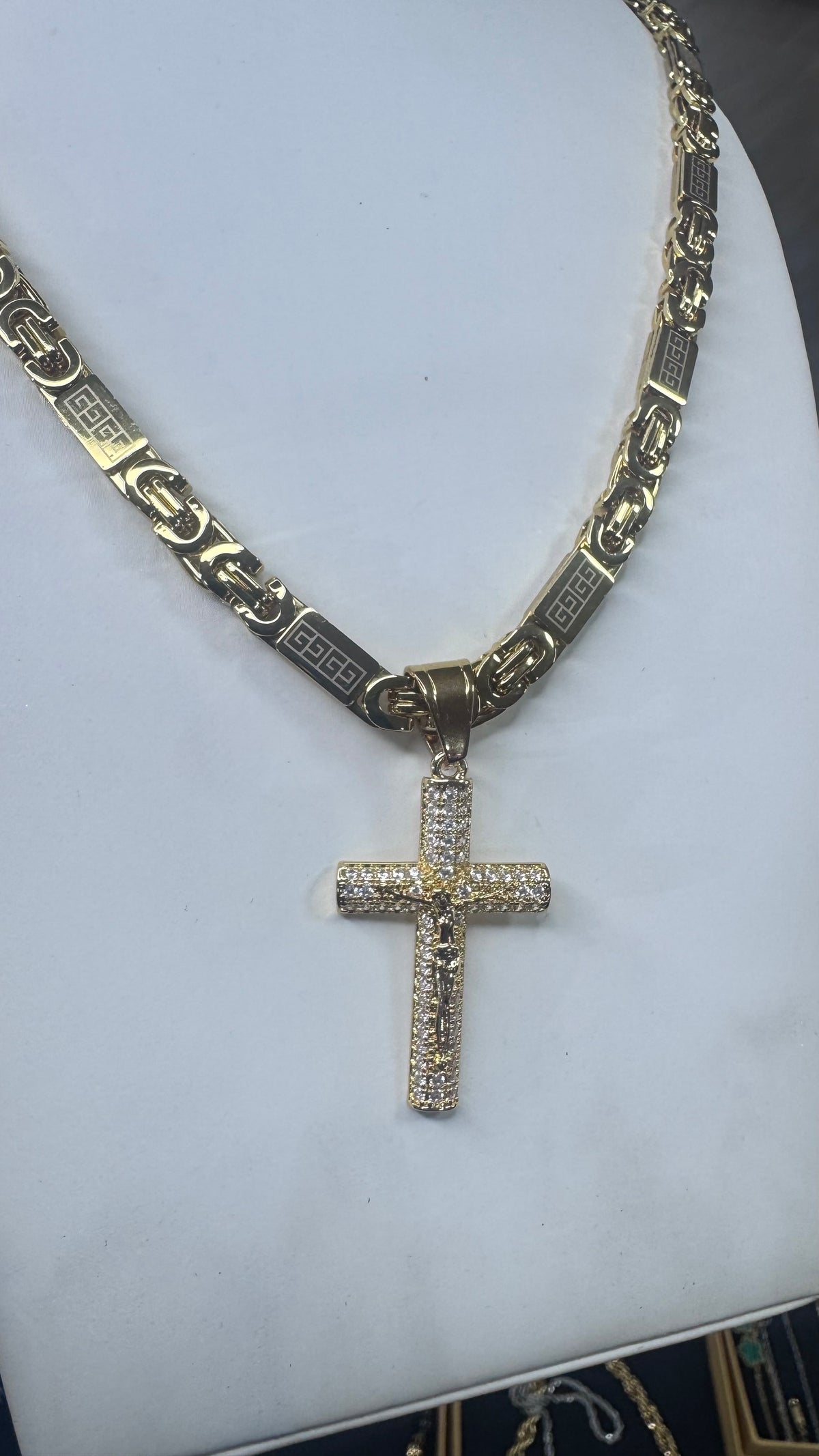 Collana piastra con croce Rio Media acciaio oro *381