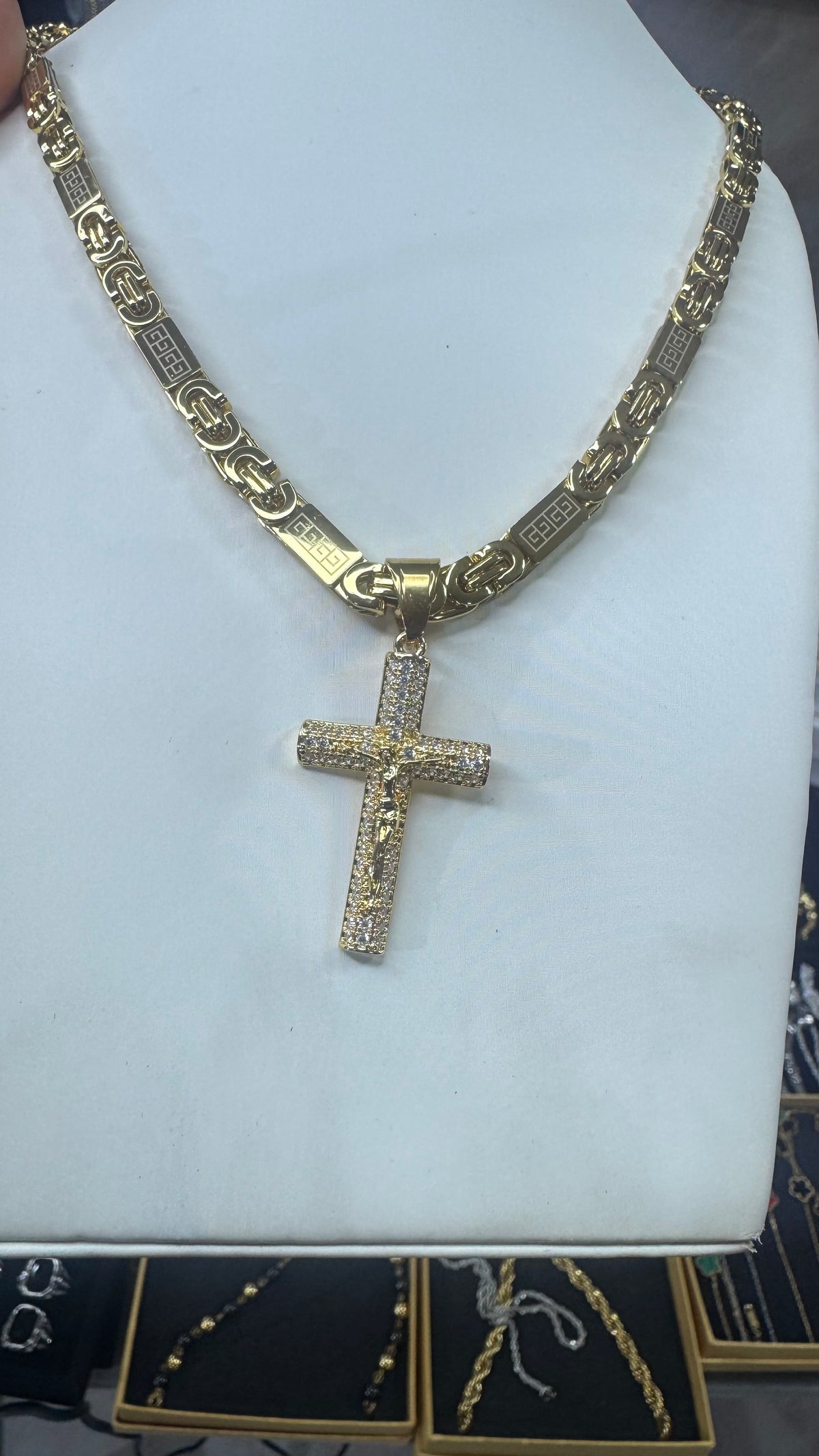 Collana piastra con croce Rio Media acciaio oro *381