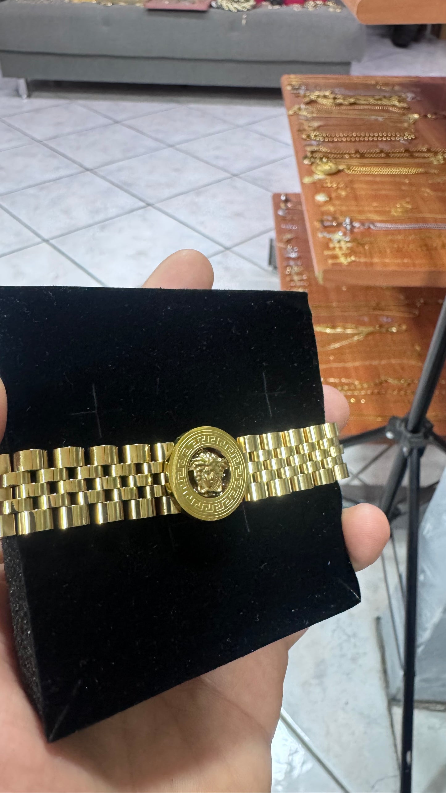 Bracciale giubileo medusa acciaio oro*46