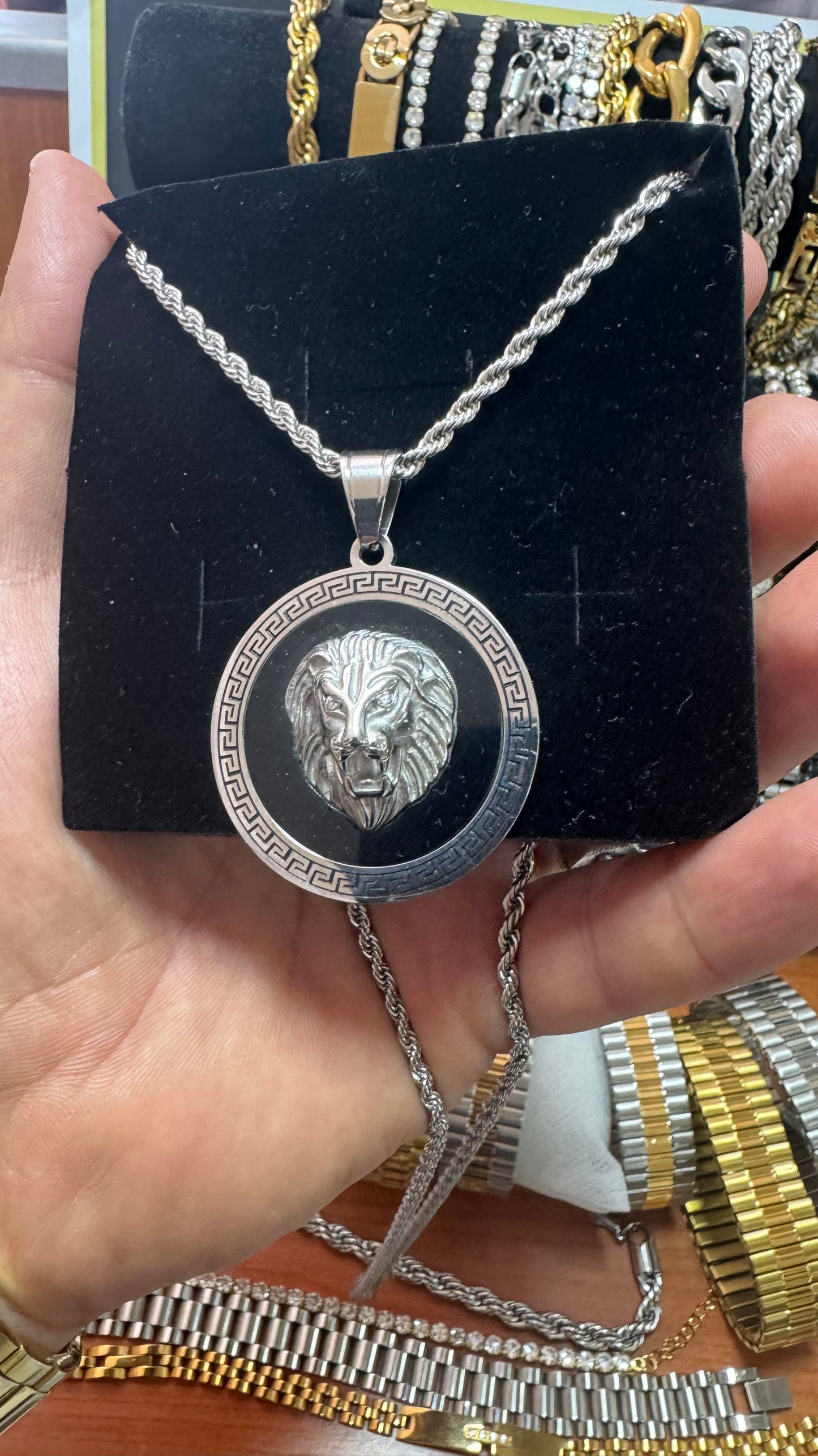 Collana con leone acciaio *56