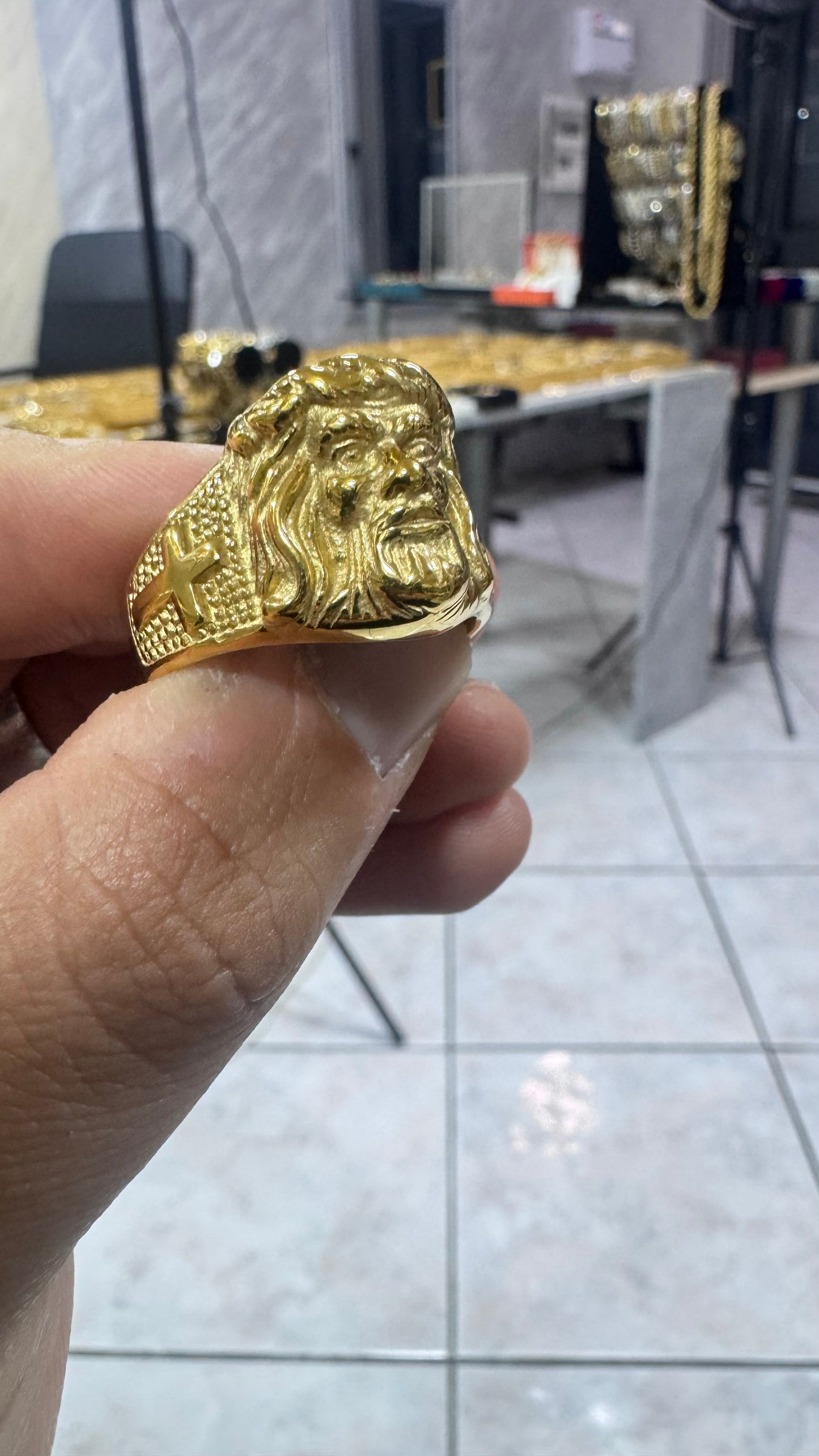 Anello testa di Gesù acciaio oro *67