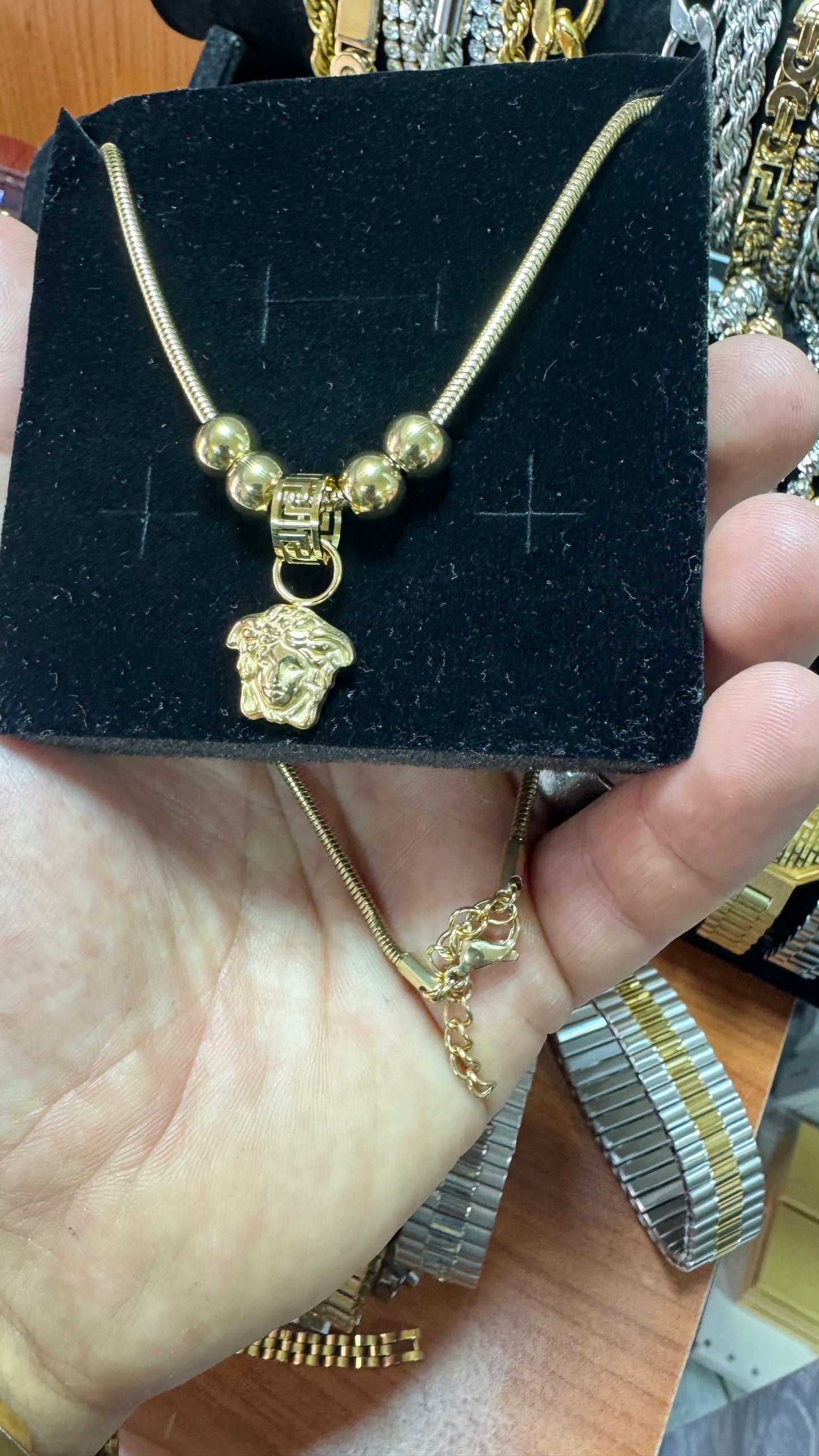 Collana con medusa oro acciaio *58