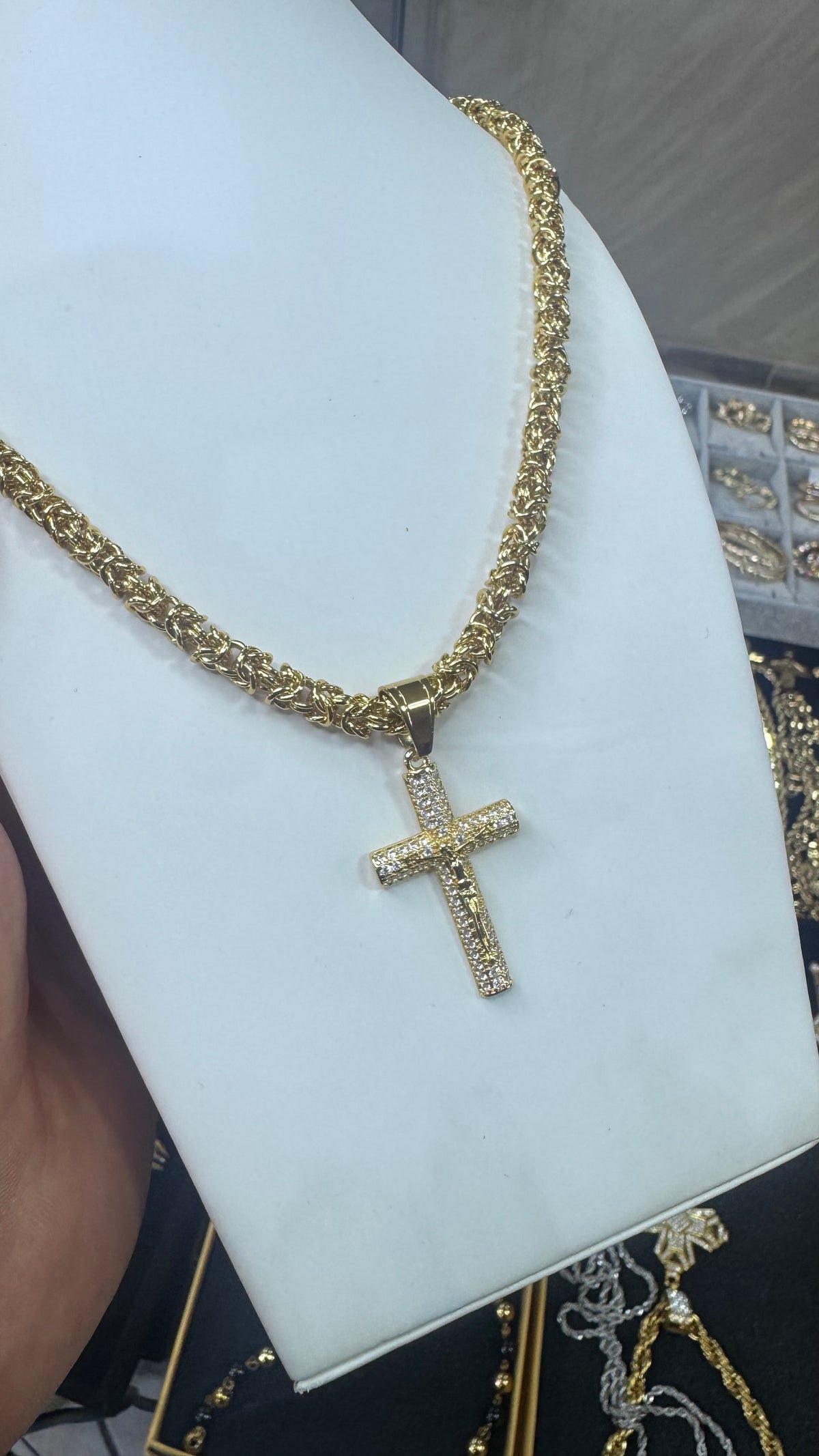 Collana Red con croce Rio Media acciaio oro *380