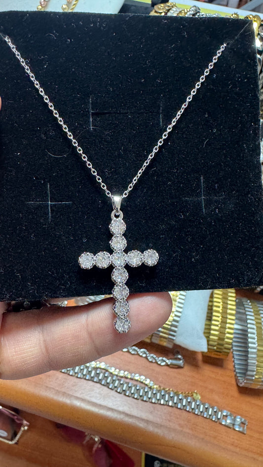 Collanina con ciondolo *12